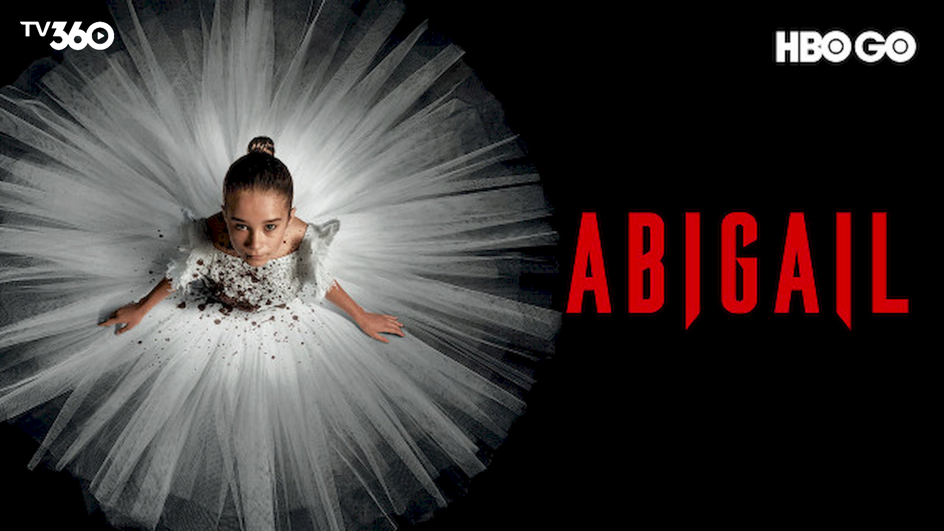 Khuôn mặt đáng sợ của Abigail khi cô lộ nguyên hình là một ma cà rồng 