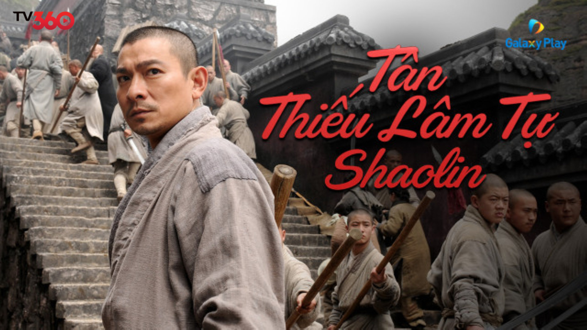 Hầu Kiệt (Lưu Đức Hoa) cạo đầu, mặc áo tu, ánh mắt đã trở nên bình thản hơn sau khi trải qua bi kịch