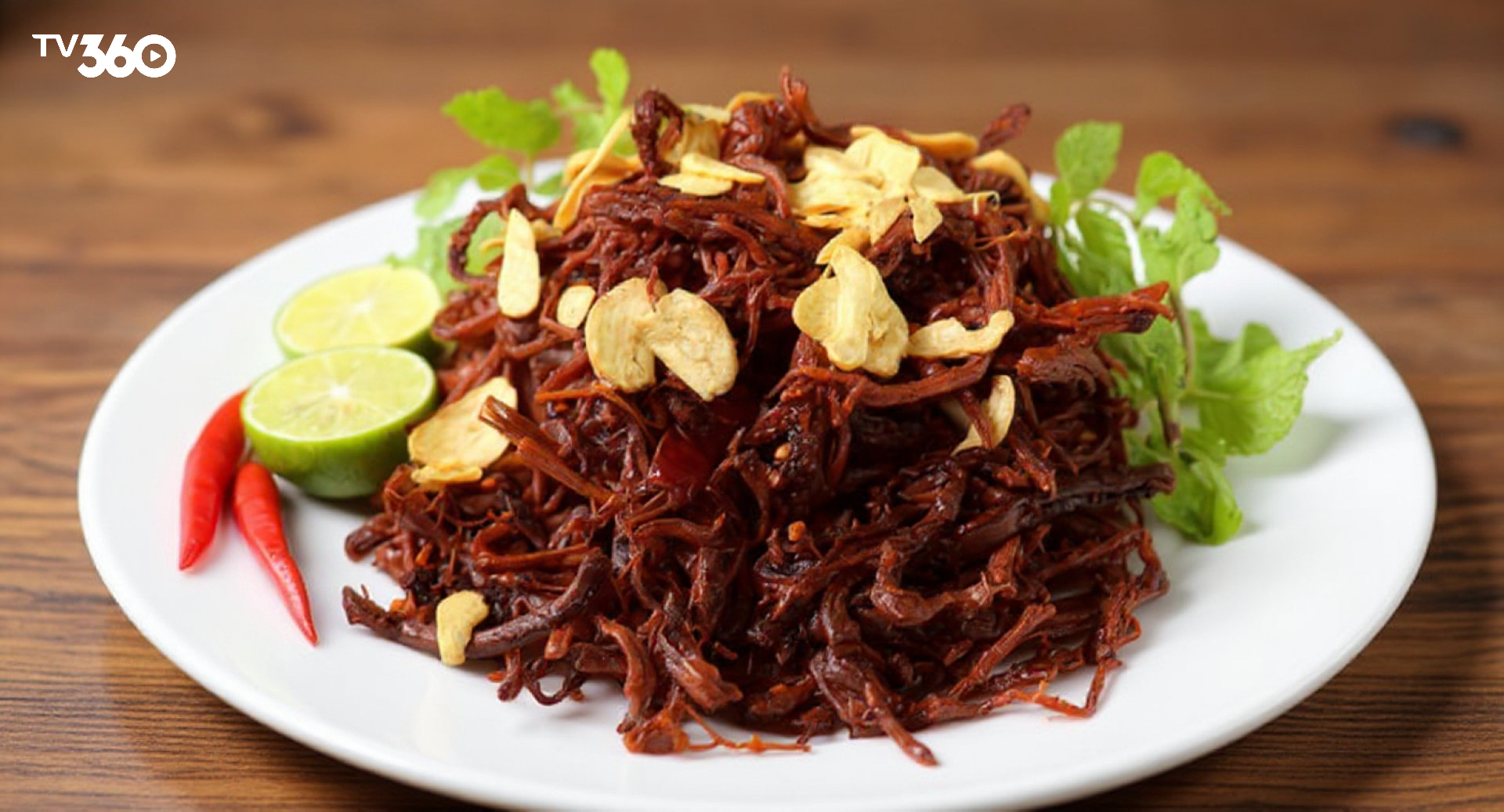 Khô bò là món đồ nhắm ngon khi vừa xem bóng đá vừa uống bia