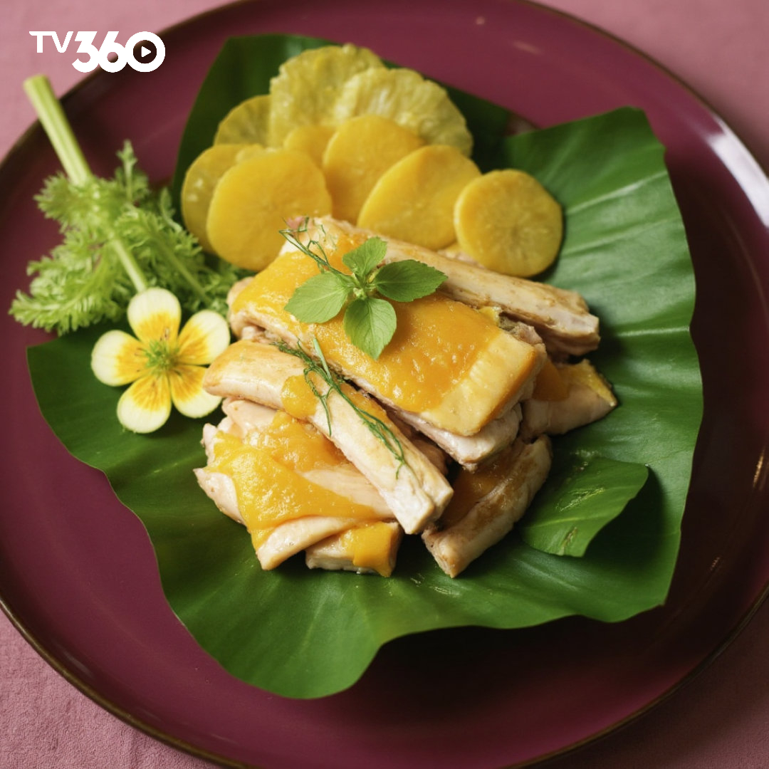 Gà hấp lá chanh mềm mại, thấm đẫm hương vị chanh tươi, vừa ngon vừa no cho bữa tiệc bóng đá