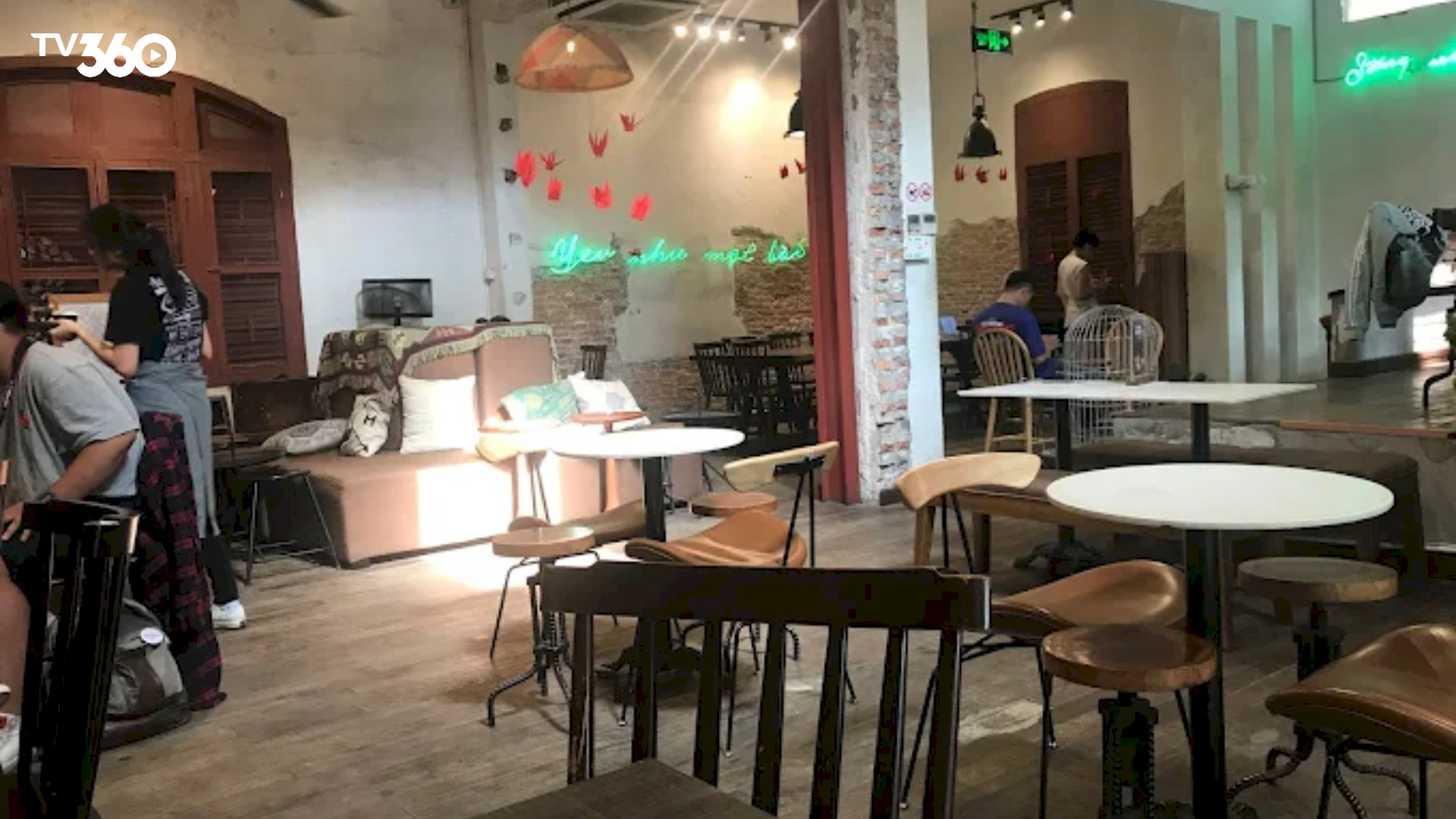 Đen Đá Coffee – quán cà phê 24/7 cho fan bóng đá thỏa sức theo dõi mọi trận cầu