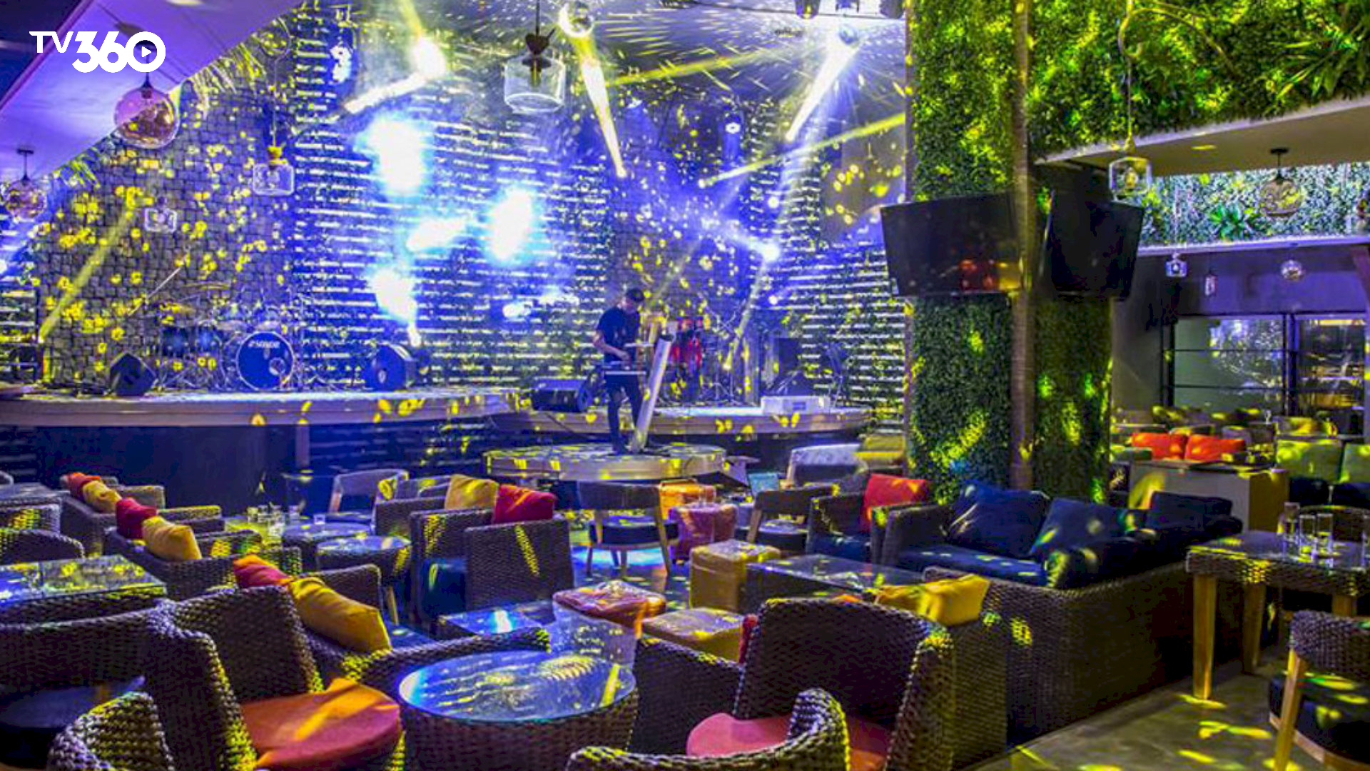 Trixie Cafe & Lounge – không gian sôi động, âm thanh xịn xò cho những trận bóng buổi tối