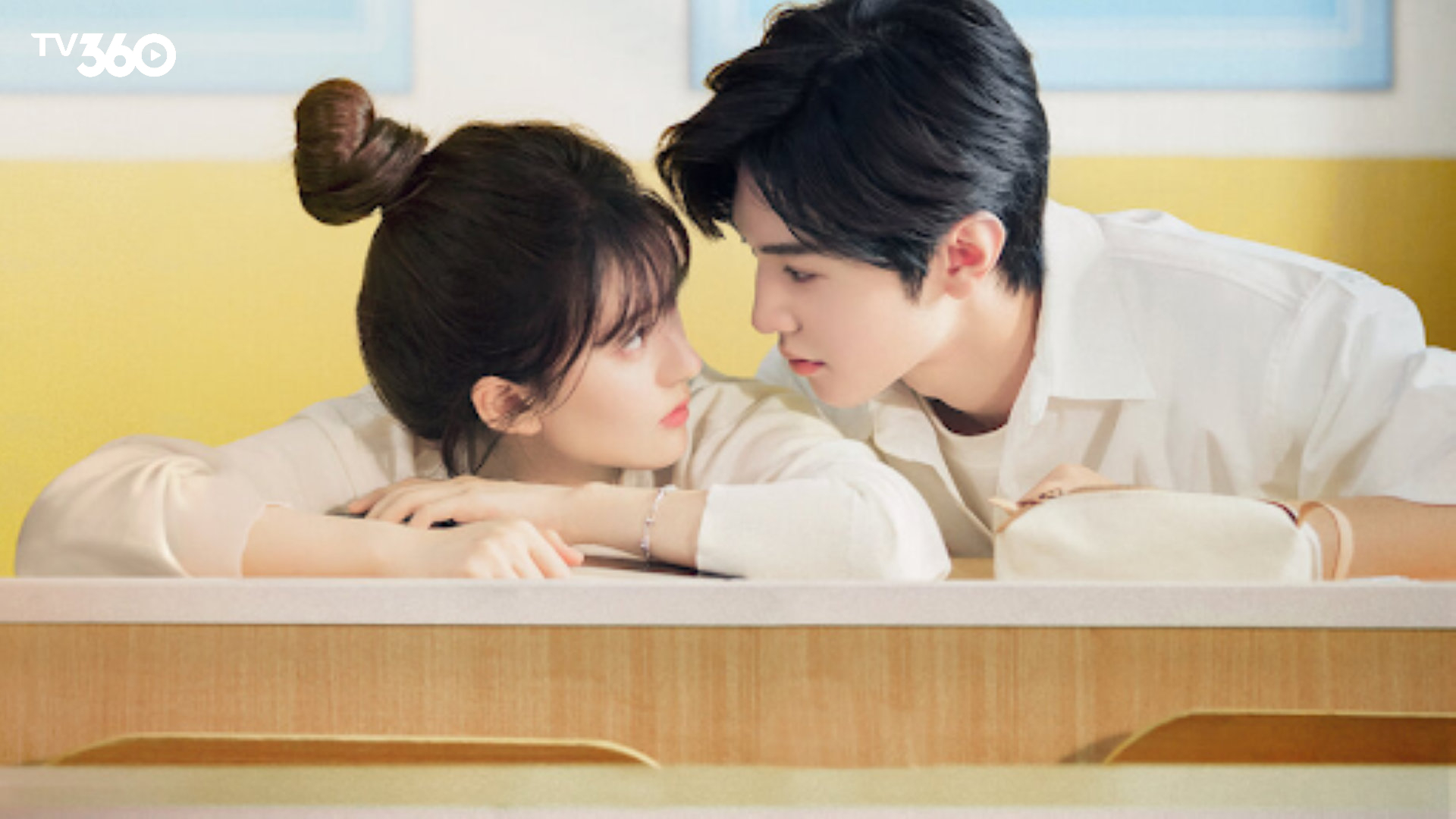 Vụng trộm không thể giấu kể về Tang Trĩ và mối tình đơn phương thuở thiếu niên dành cho Đoàn Gia Hứa. 