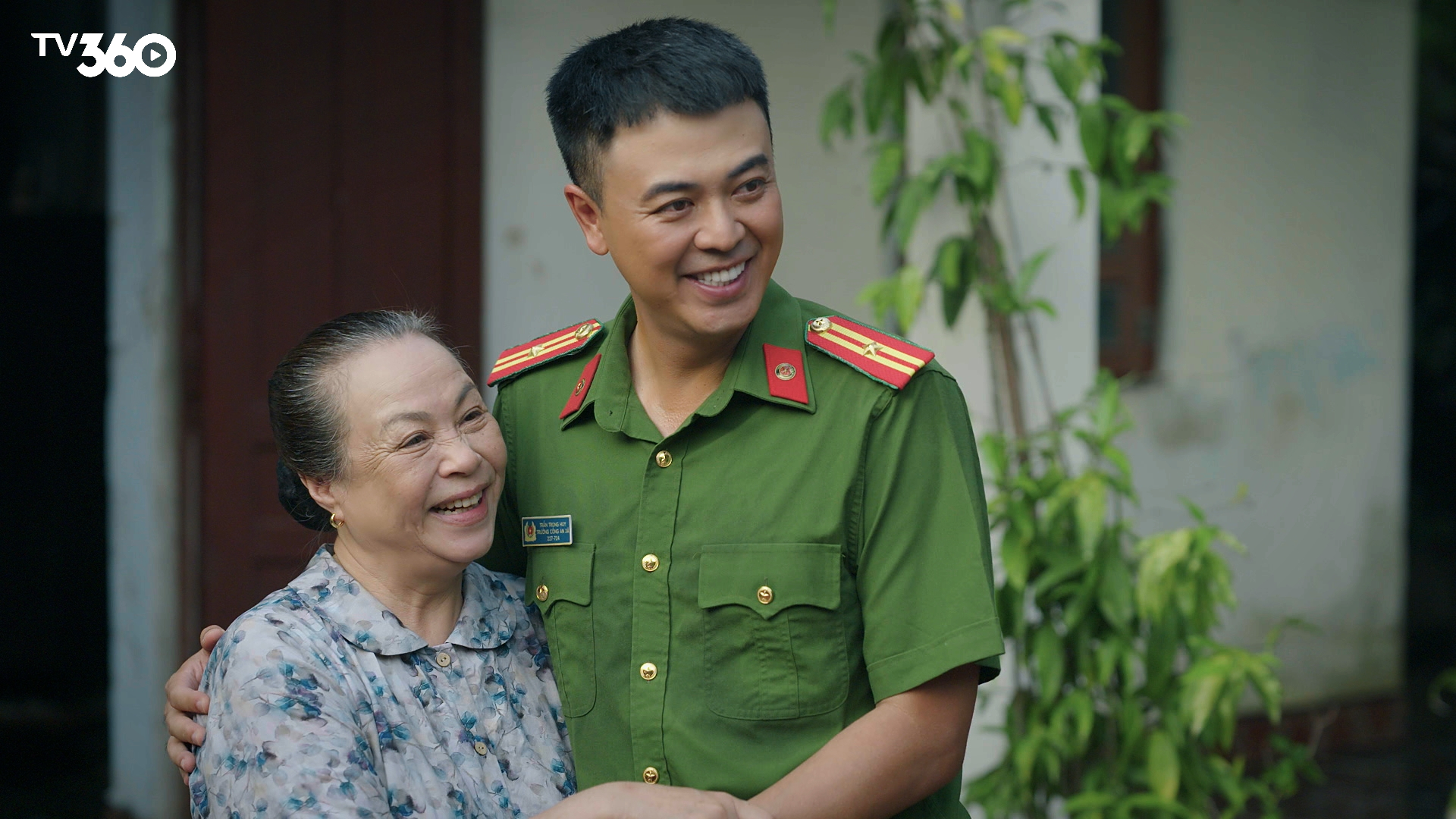 Hình ảnh thiếu tá Trần Trọng Huy trong phim “Có anh, nơi ấy bình yên” do diễn viên Phạm Tuấn Tú vào vai