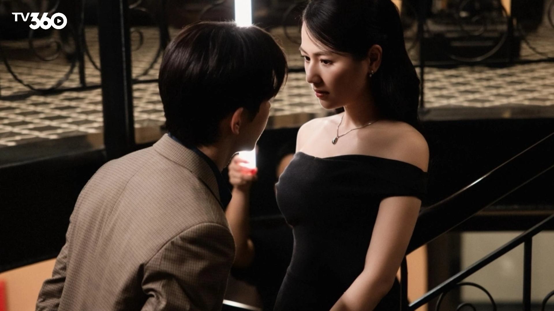 Việt Hoa vào vai Kim Ngân trong bộ phim Gió Ngang Khoảng Trời Xanh – cô gái hiện đại, độc lập và mạnh mẽ trong hành trình tìm kiếm chính mình.