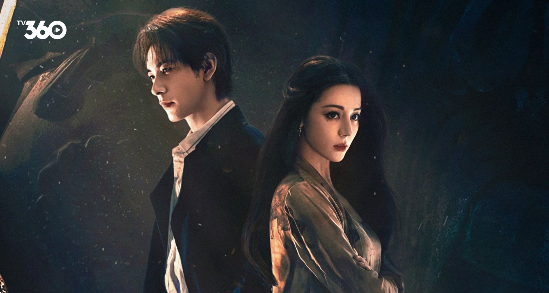 Cửu La âm thầm quan sát từ xa trong màn đêm