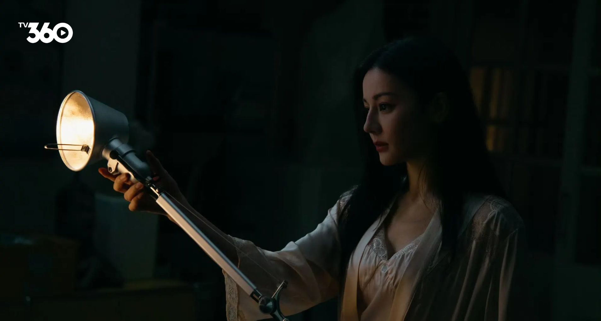 Cửu La xuất hiện đúng lúc, chắn trước Viêm Thác