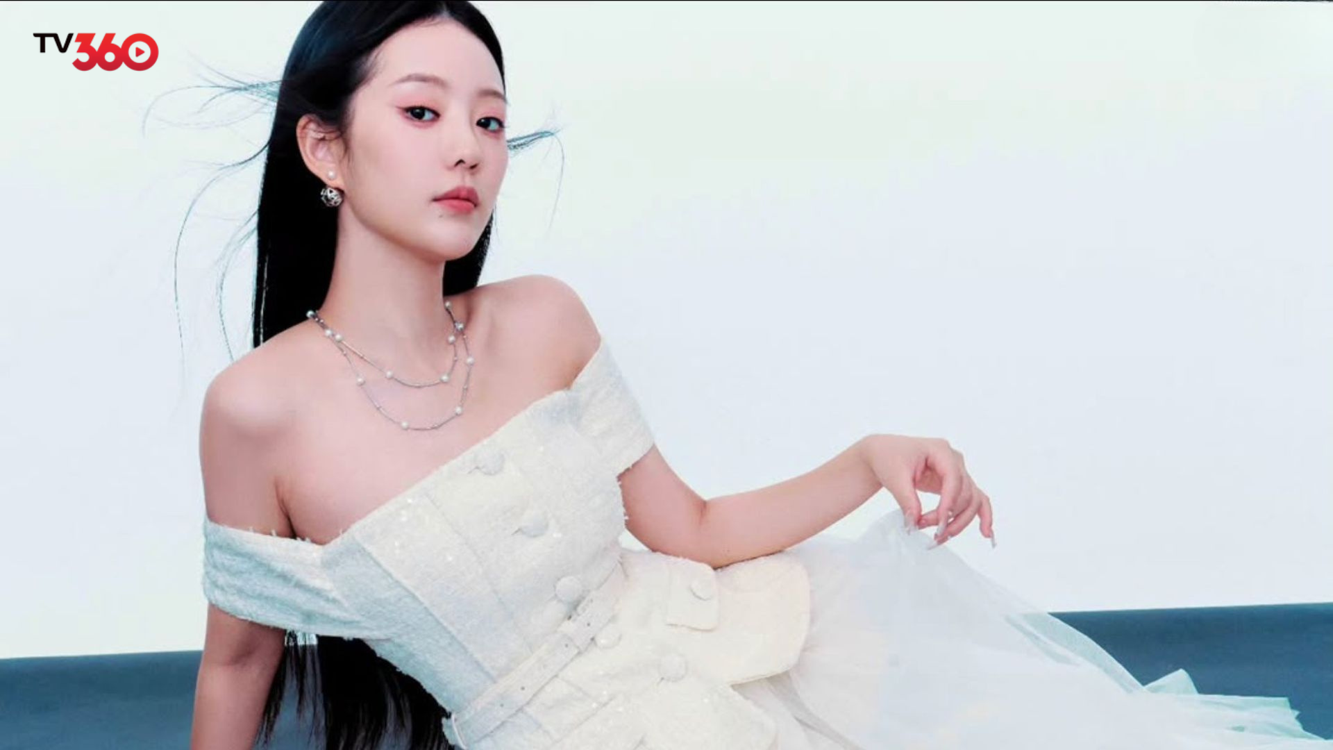 Từ Nghệ Chân sở hữu vóc dáng cao ráo cùng gương mặt sắc sảo