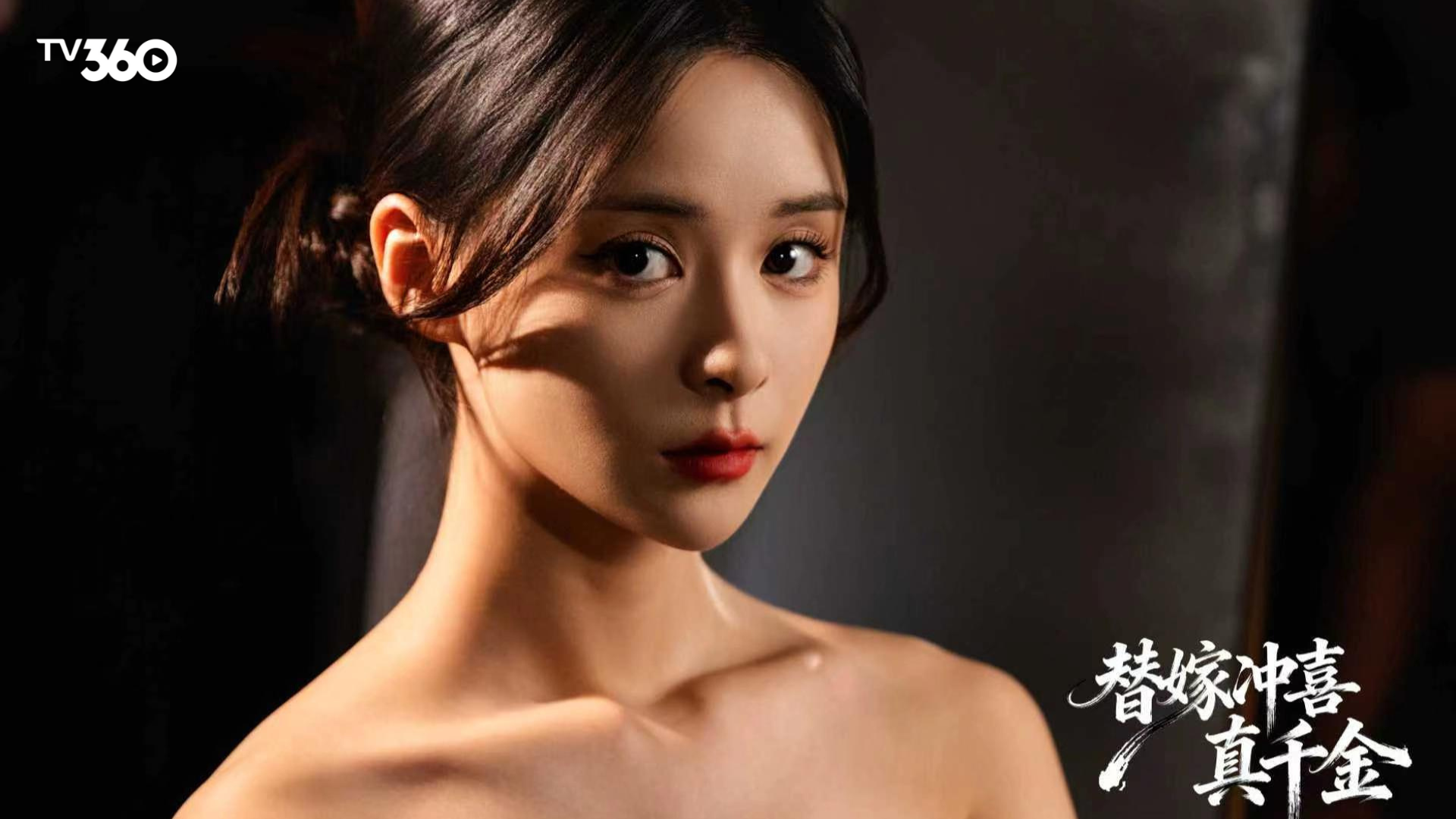 Mạnh Na sở hữu một vẻ đẹp "điện ảnh", vừa sang trọng vừa bí ẩn