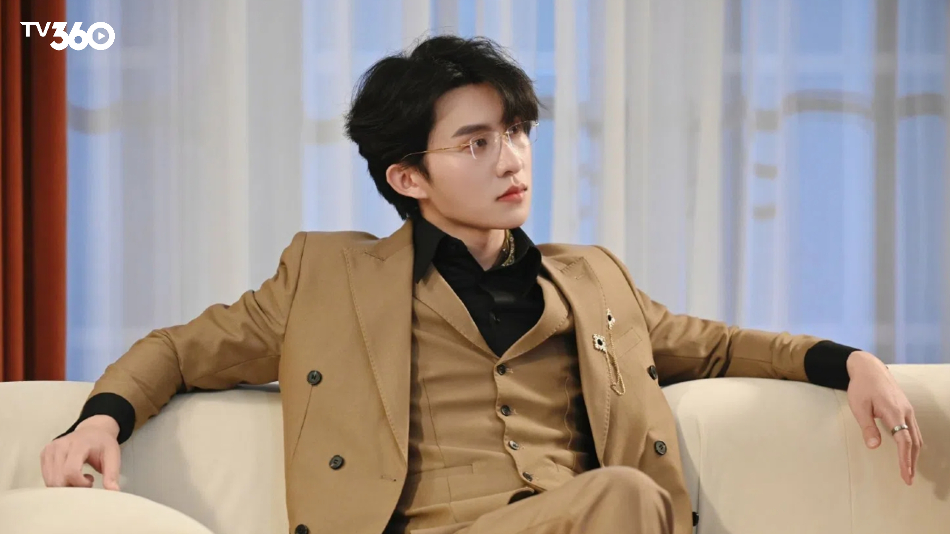 Anh được đánh giá cao về khả năng diễn xuất đa dạng và xử lý nội tâm nhân vật