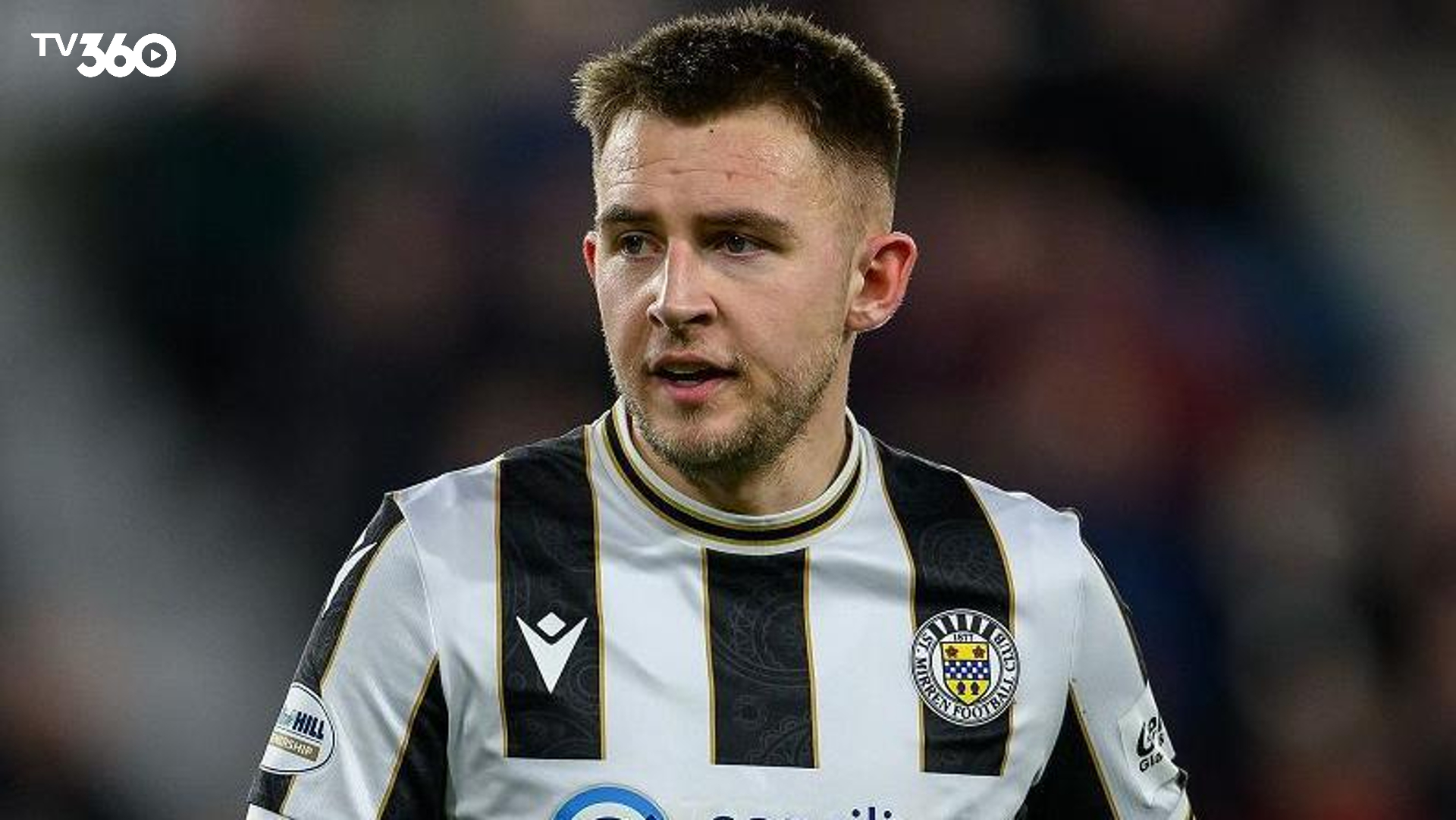 Hậu vệ nòng cốt sở hữu nhiều kỹ thuật bất bại