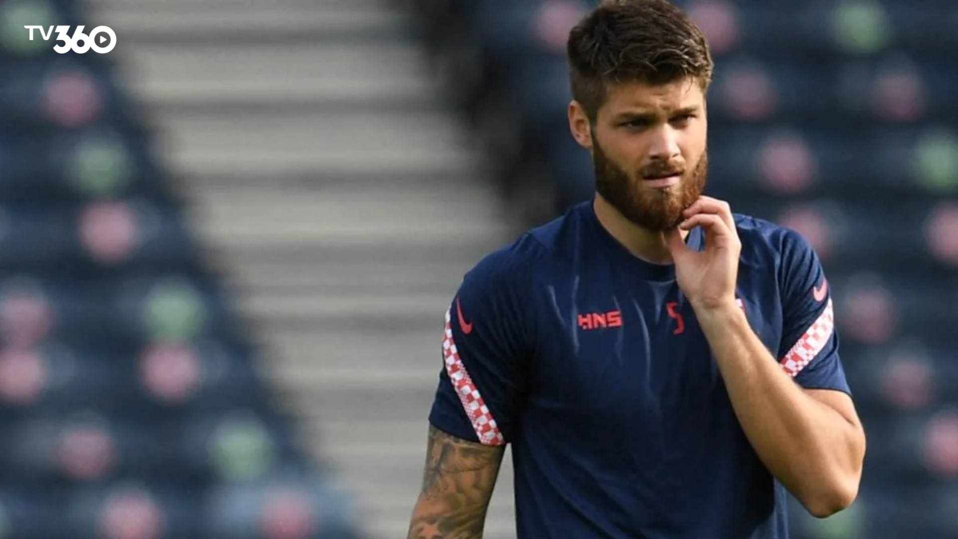 Duje Ćaleta-Car – trung vệ thép của Croatia, vững vàng và bản lĩnh trong mọi cuộc đối đầu.