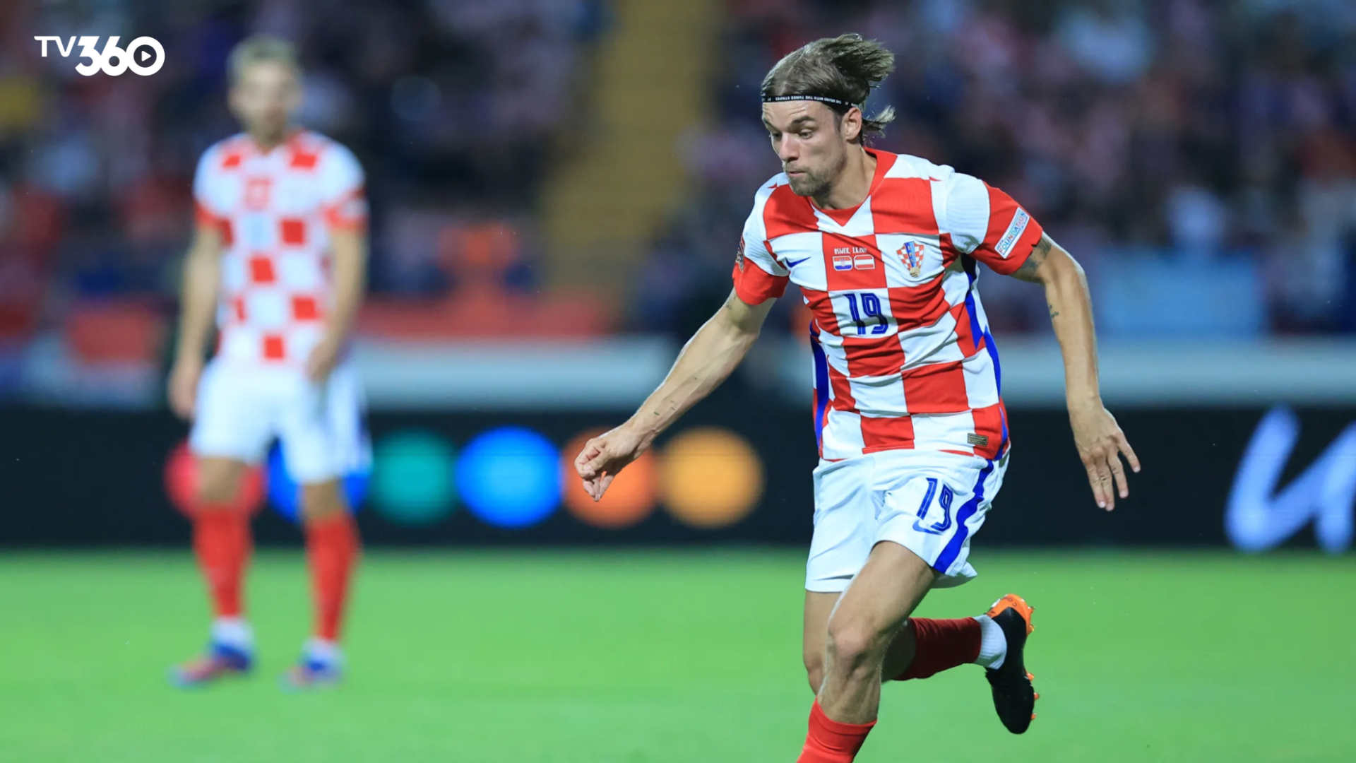 Borna Sosa – hậu vệ trái thông minh, chuyên gia tạt bóng chuẩn xác và luôn bùng nổ ở hành lang biên Croatia.