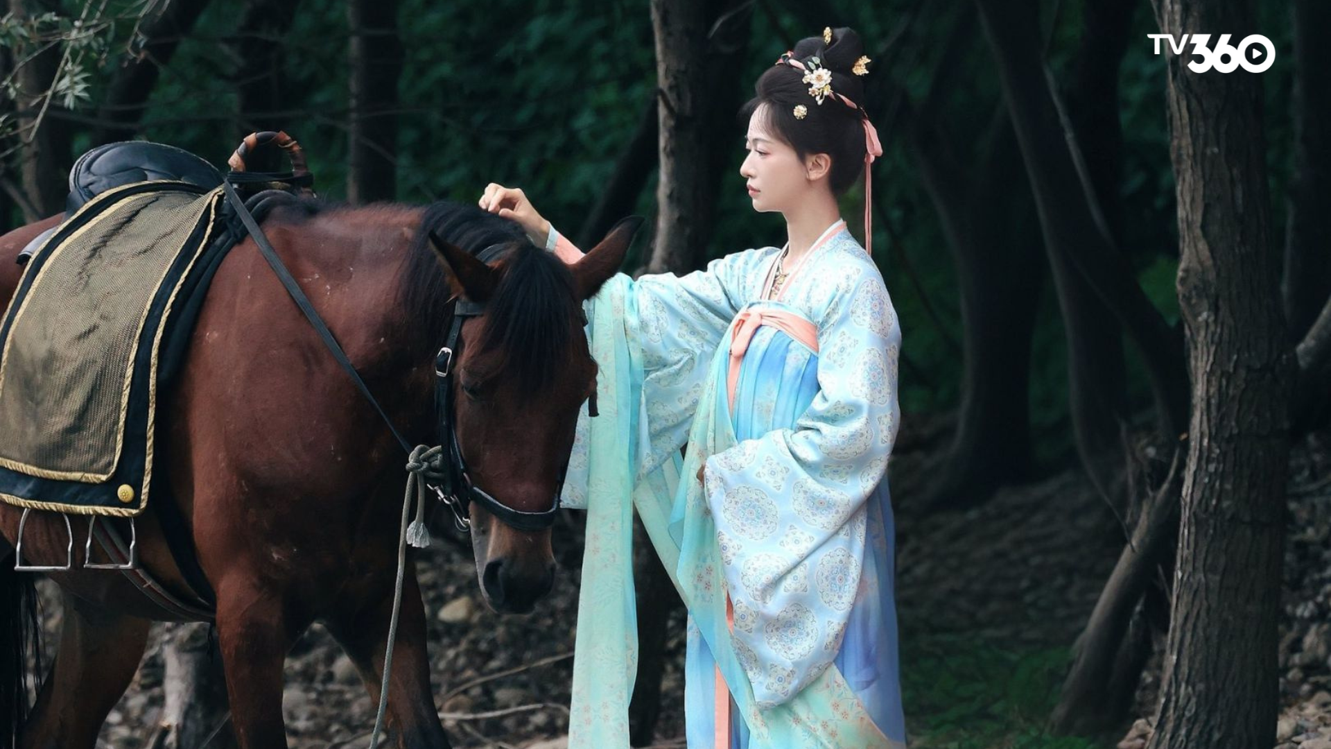 Ngô Cẩn Ngôn đầy lạnh lùng, tàn nhẫn khiến cả triều đình e sợ và căm ghét