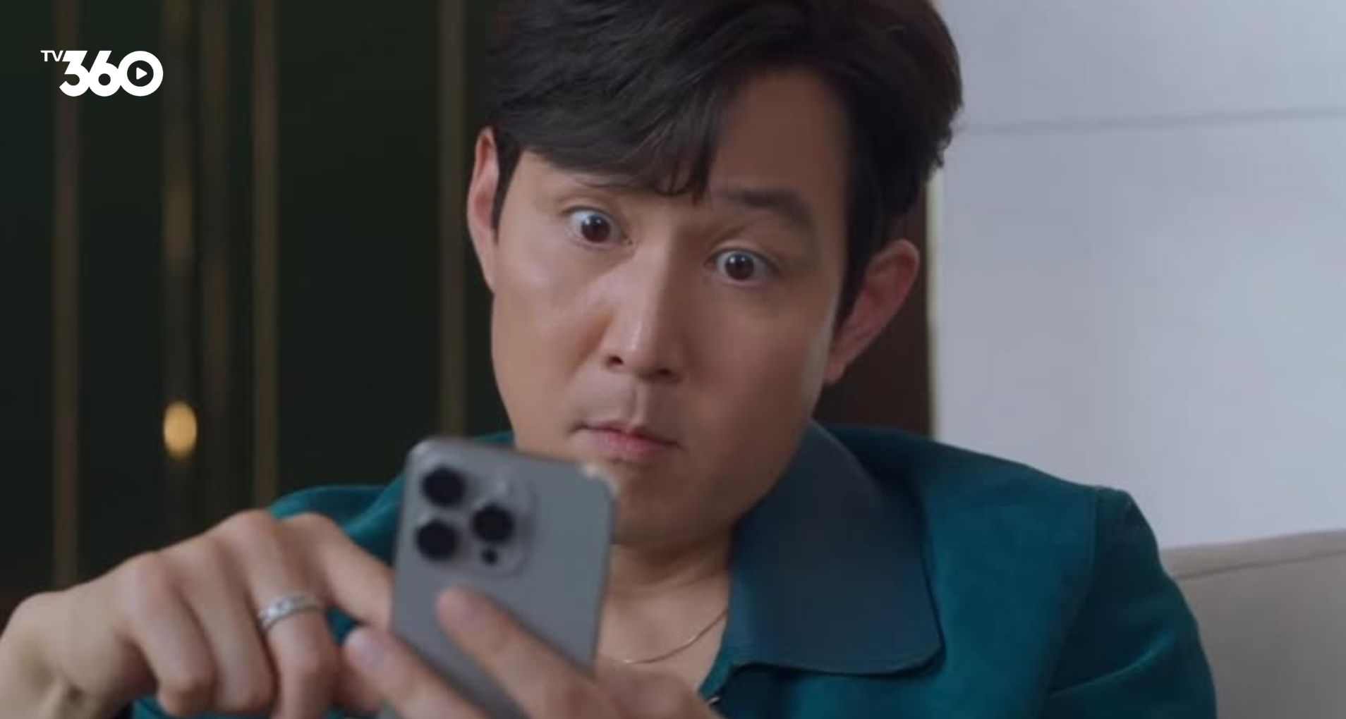 Cặp đôi phải lén lút hẹn hò, đối mặt với áp lực từ công chúng và người quản lý