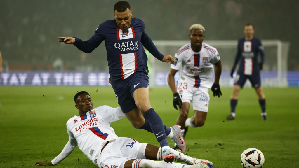 lyon-vs-psg-02h45-ngay-10-11-thumb