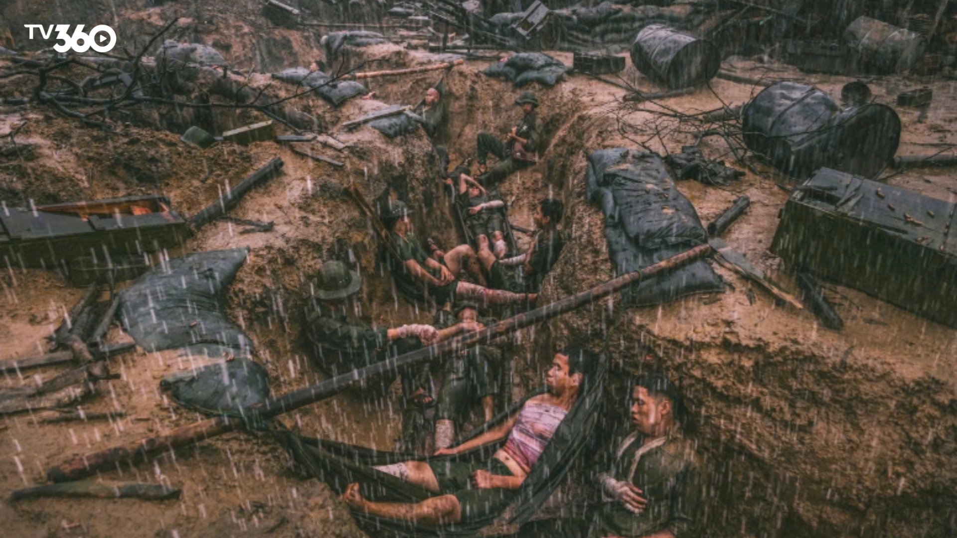 Cơn mưa cuối cùng gột rửa dấu tích chiến tranh và mở ra cảm giác hồi sinh cho Tấn