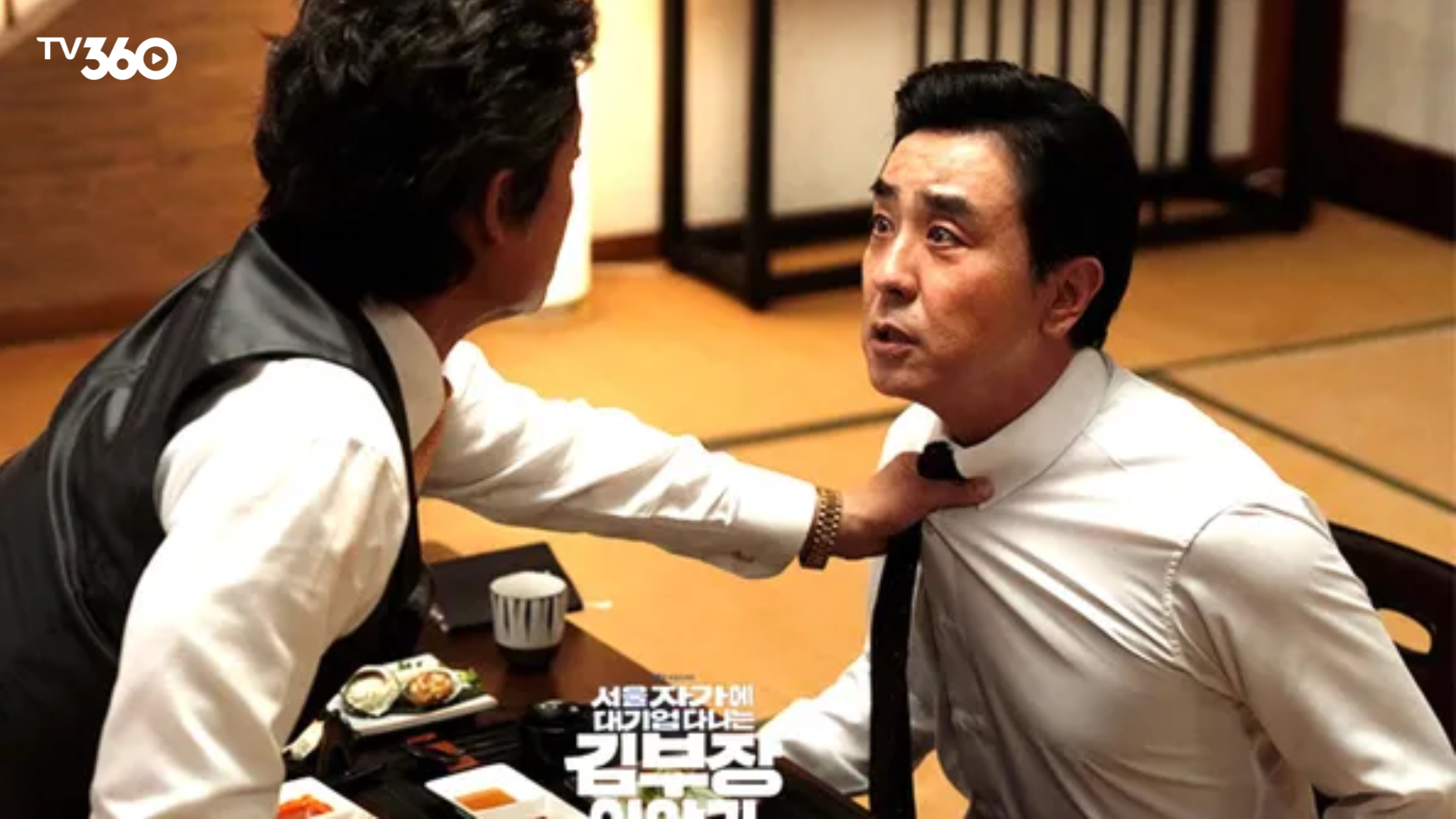 Kim Nak-soo làm việc xuyên đêm, đào sâu tài liệu nhà máy để tìm ra sự thật