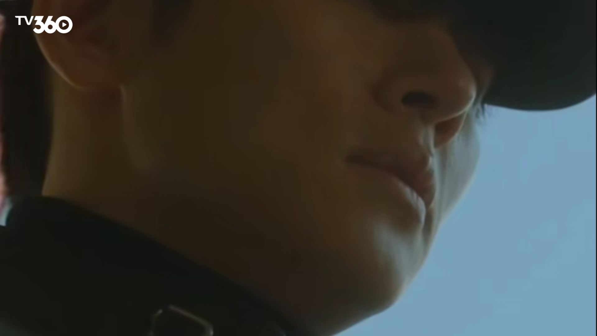 Tae Jung nhận được hậu thuẫn từ cha con ‘nhà lừa đảo’ Yong Sik trong Trò chơi thao túng trong tập 9 (The Manipulated)