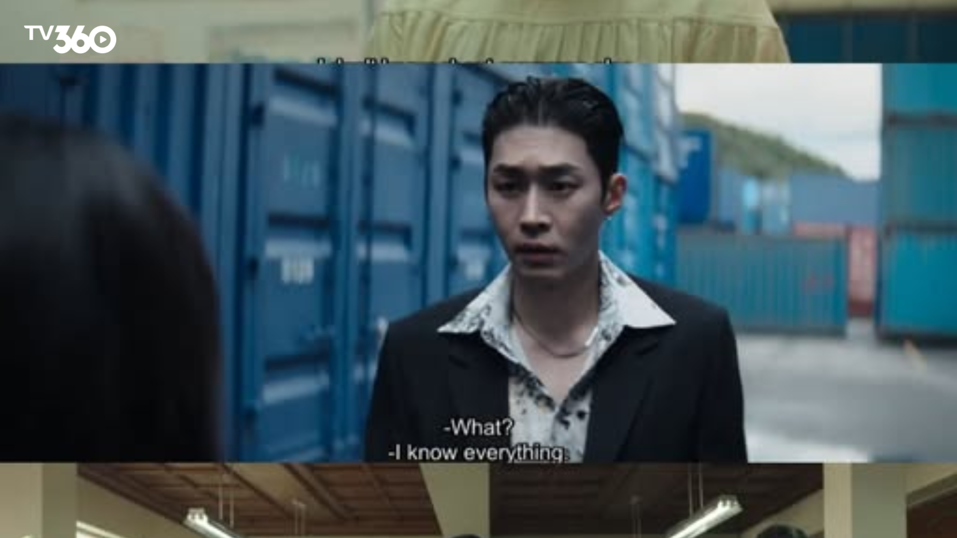 Khoảnh khắc đoàn tụ ấm áp trước khi cơn bão mới ập đến với gia đình Typhoon