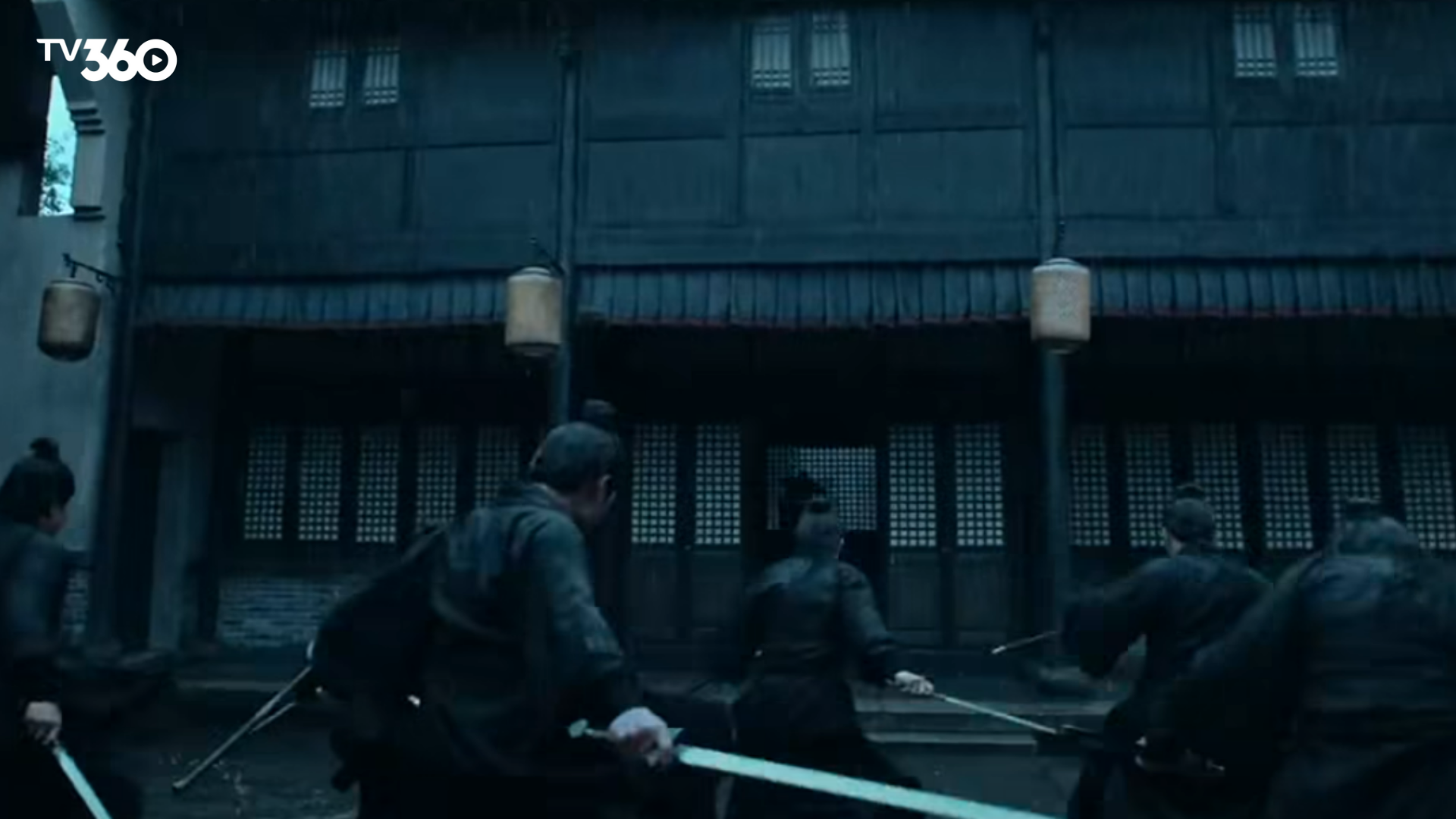 Trận quyết chiến đẫm mưa hé lộ sức mạnh thực sự của Triển Chiêu