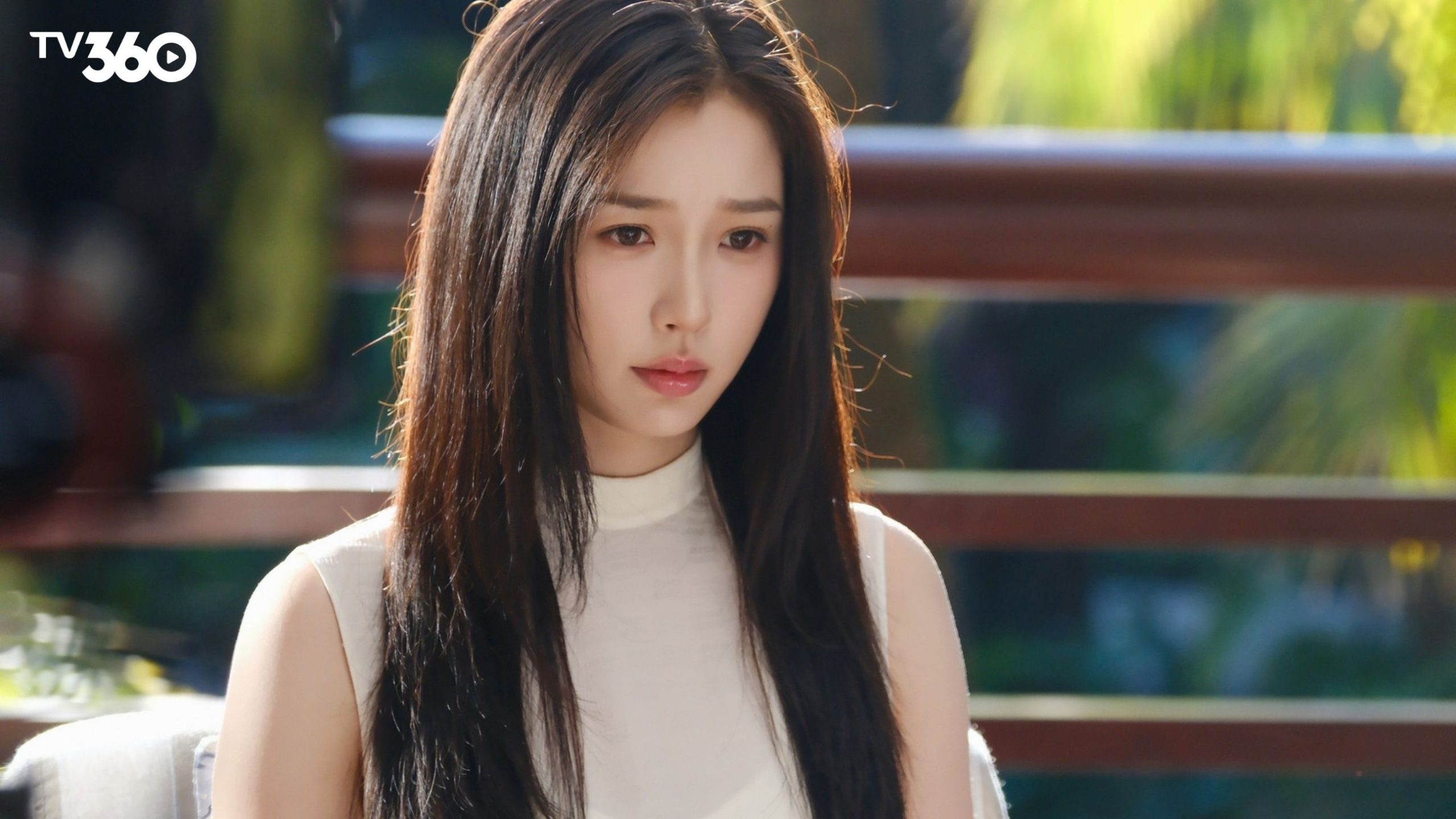 Ngu Thư Hân sinh năm 1995, tên đầy đủ là Ngu Thư Hân, sinh ngày 18/12/1995 tại Thượng Hải, Trung Quốc. Cô là nữ diễn viên hoạt động trong lĩnh vực phim truyền hình và điện ảnh.