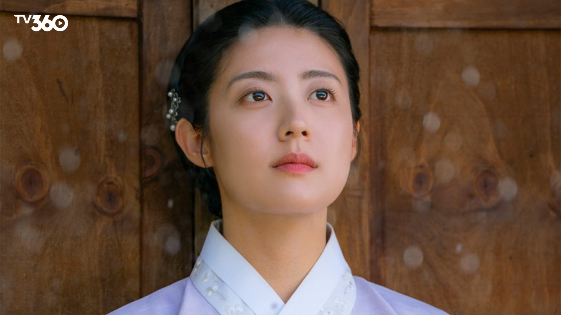 Nam Ji Hyun biến hóa vai kép, hài hước và đầy nội lực