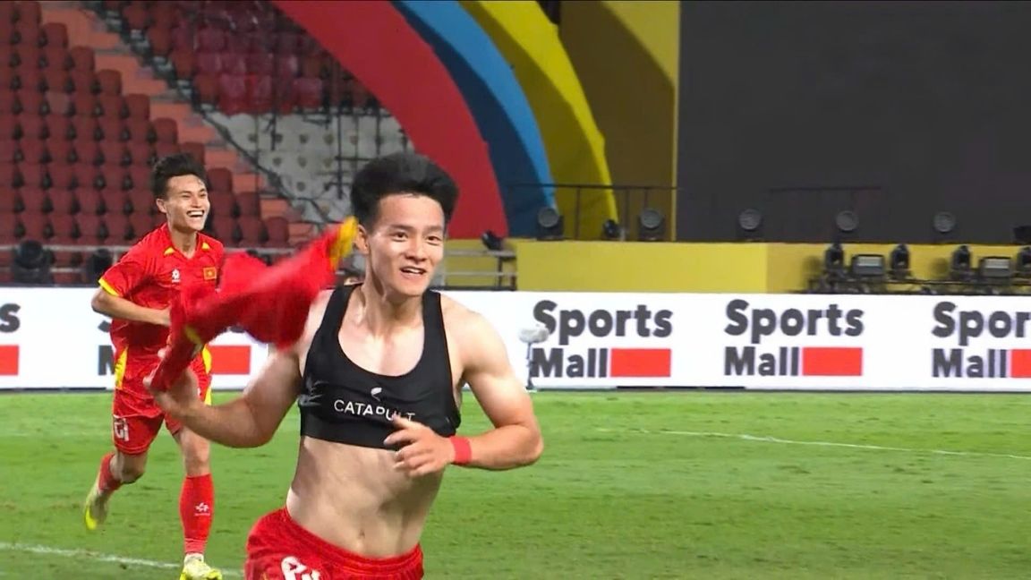 Nguyễn Thanh Nhàn thể hiện năng lực ngày càng rõ ràng của mình trên sân cỏ