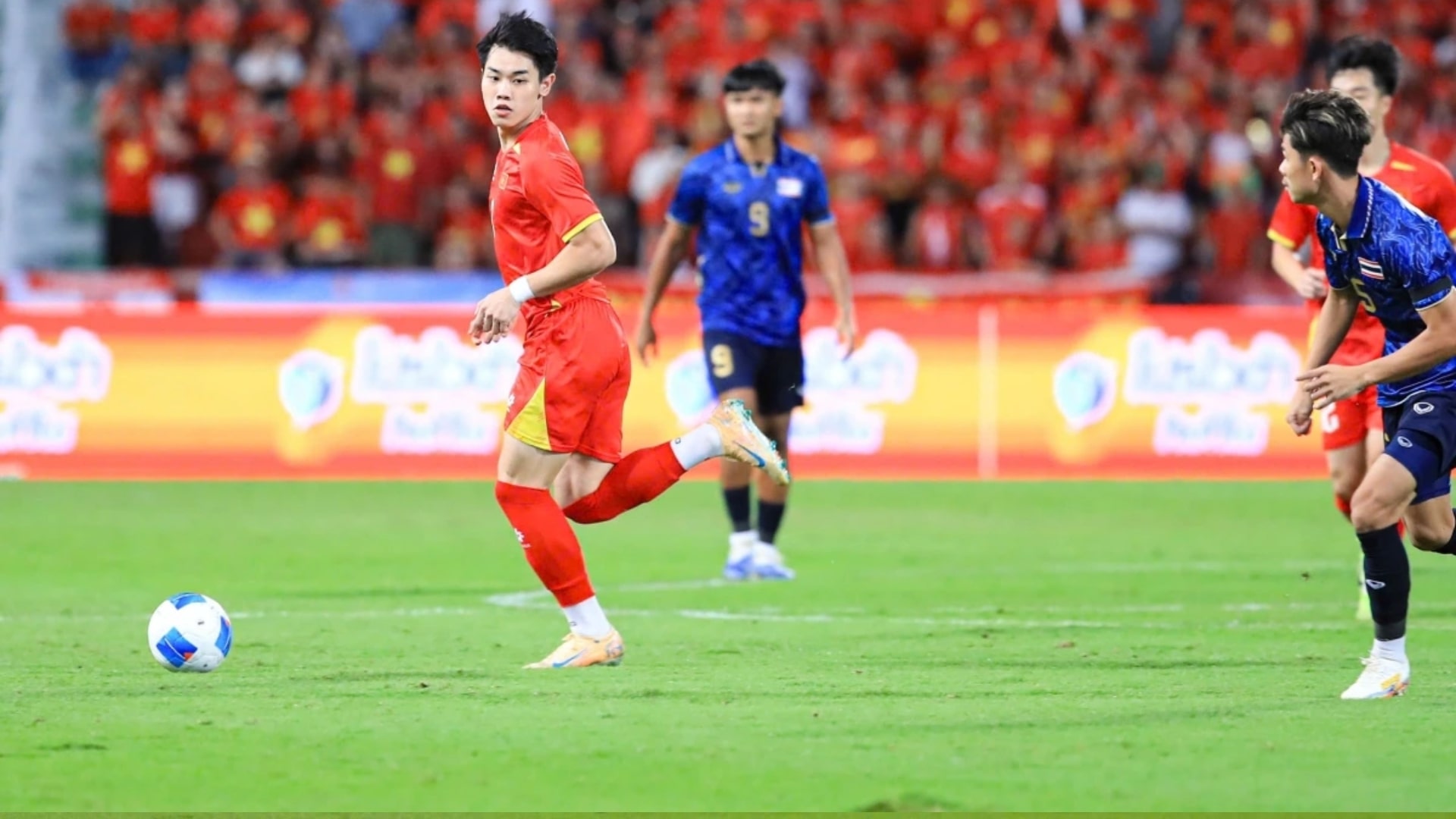 Đình Bắc ghi bàn cho U22 Việt Nam ở phút 49