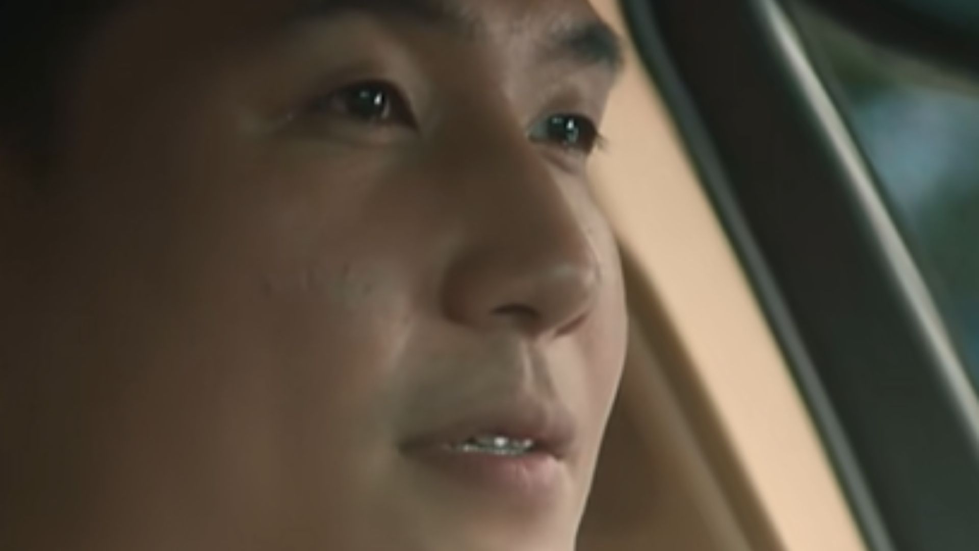 Bách đau đớn khi những mảnh ghép ký ức tại Làng Mây đột ngột hiện về