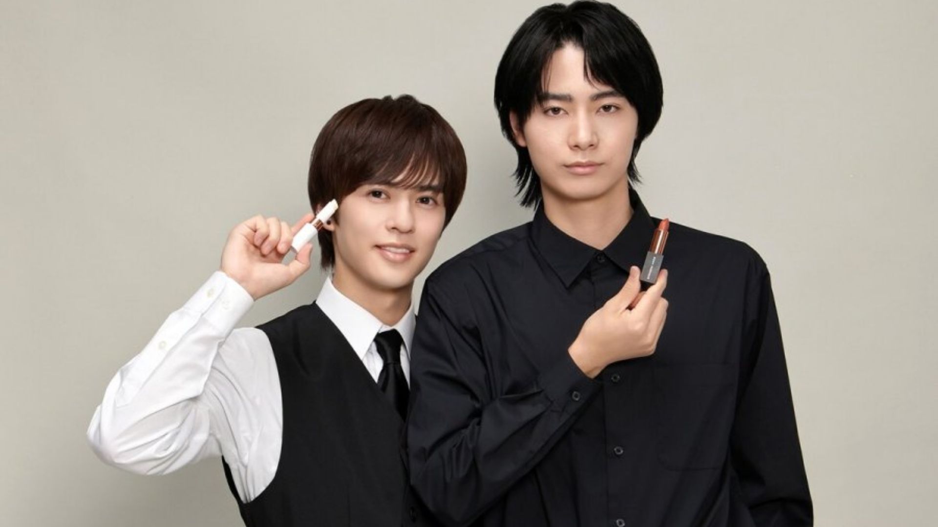 Natsume lặng lẽ nhìn ngắm căn hộ trống trải khi Sahashi không còn ở bên cạnh