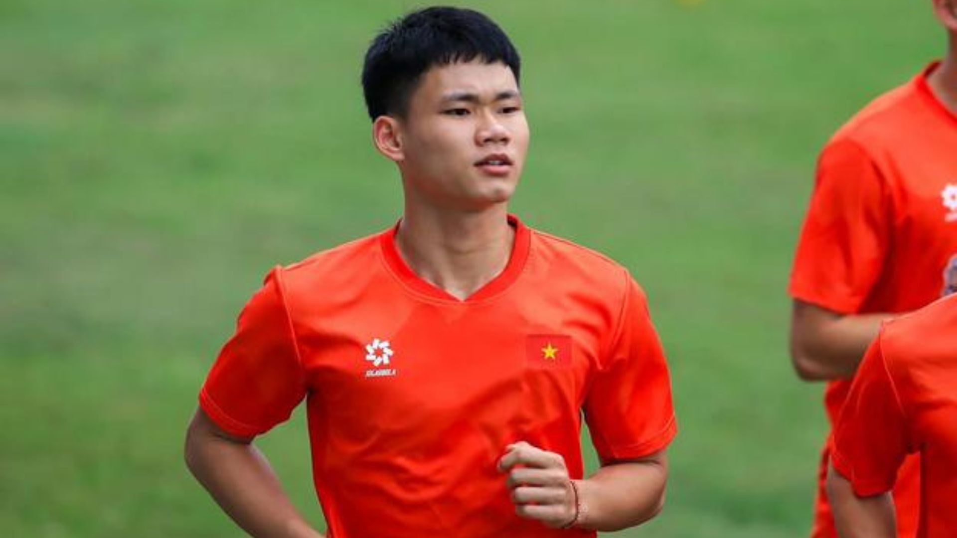 Lê Văn Hà sở hữu thể hình lý tưởng cùng lối chơi khôn khéo 