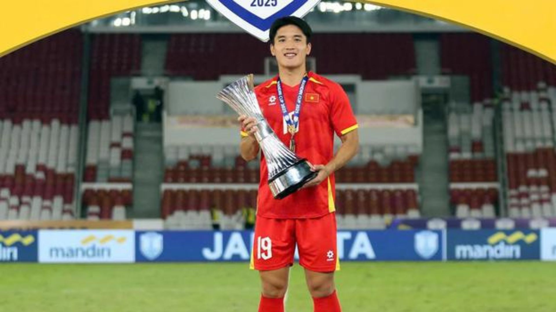 Nguyễn Phi Hoàng là mũi khoan lợi hại bên cánh trái U23 Việt Nam