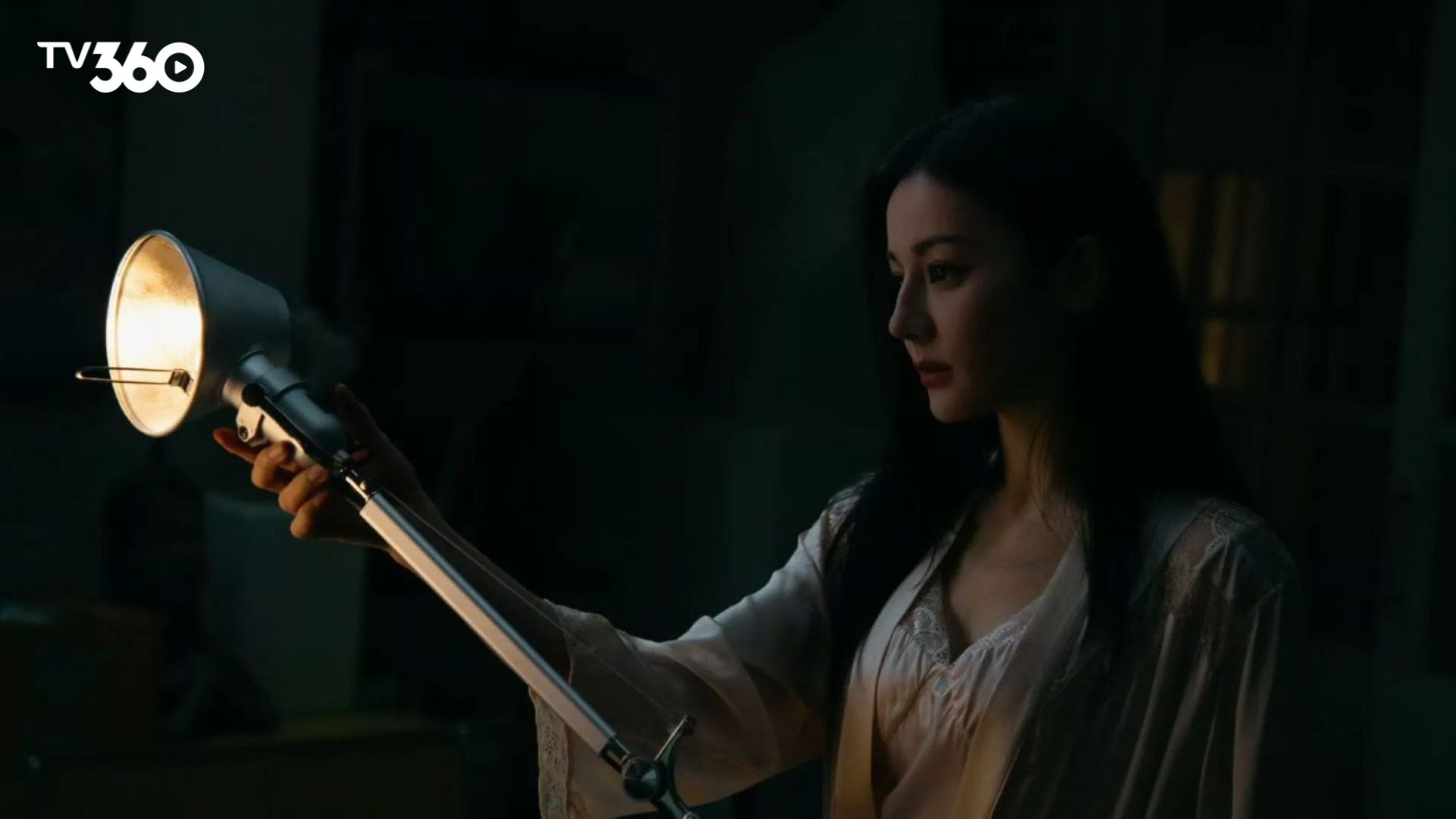 Cửu La xuất hiện đúng lúc, chắn trước Viêm Thác