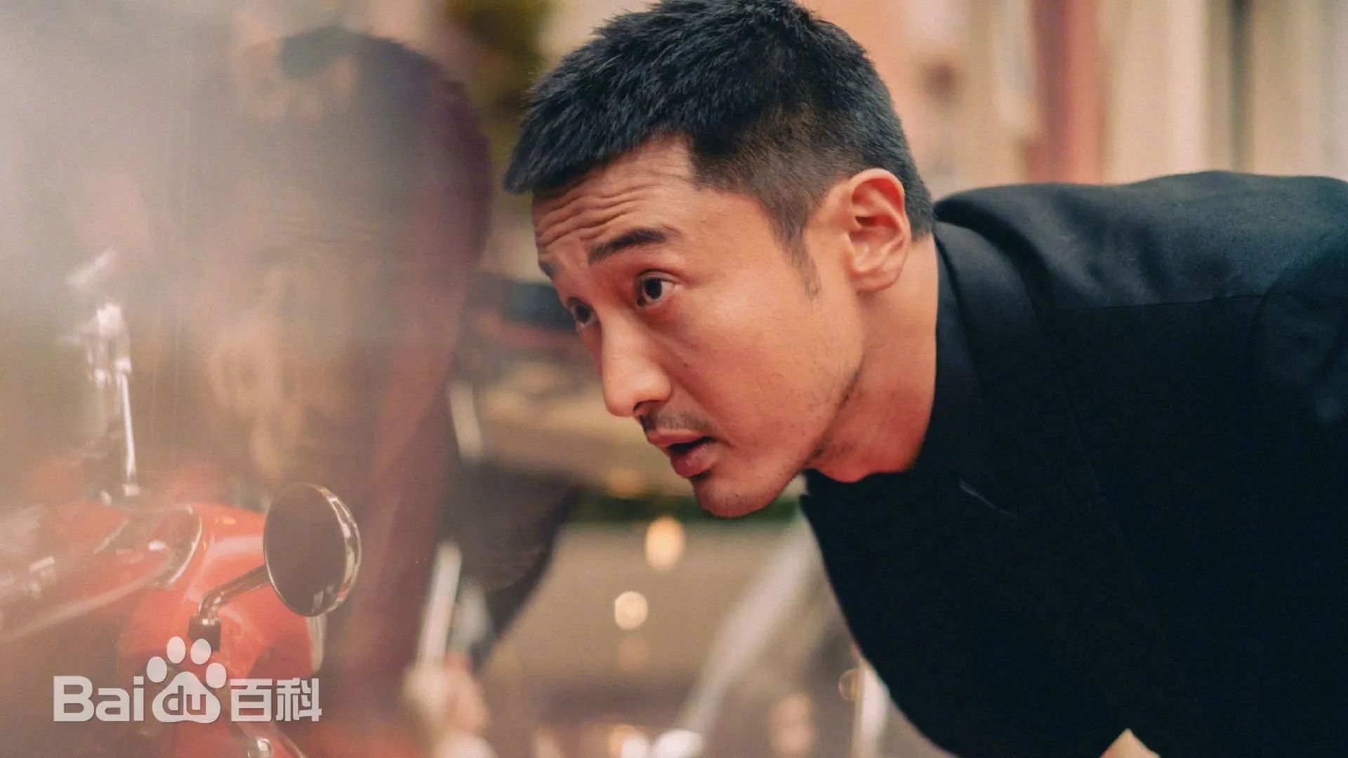 Vương Truyền Quân vào vai trùm tội phạm thâm trầm, áp chế