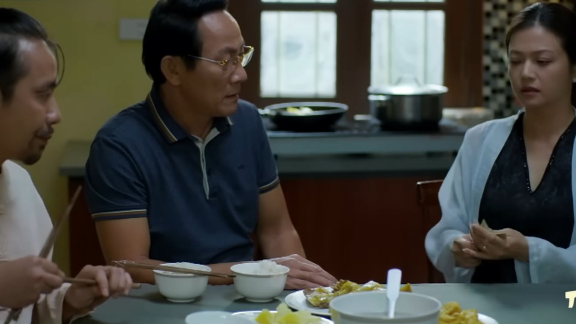 Không khí căng thẳng khi ông Mộc thông báo mất việc, cả nhà đối mặt với khủng hoảng tài chính.