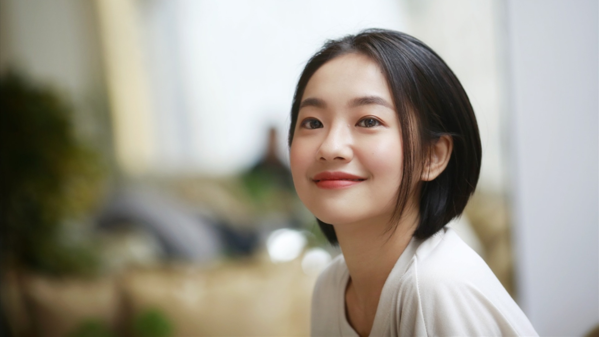 Hoàng Hà hóa thân cô gái đặc biệt, mỏng manh mà kiên cường