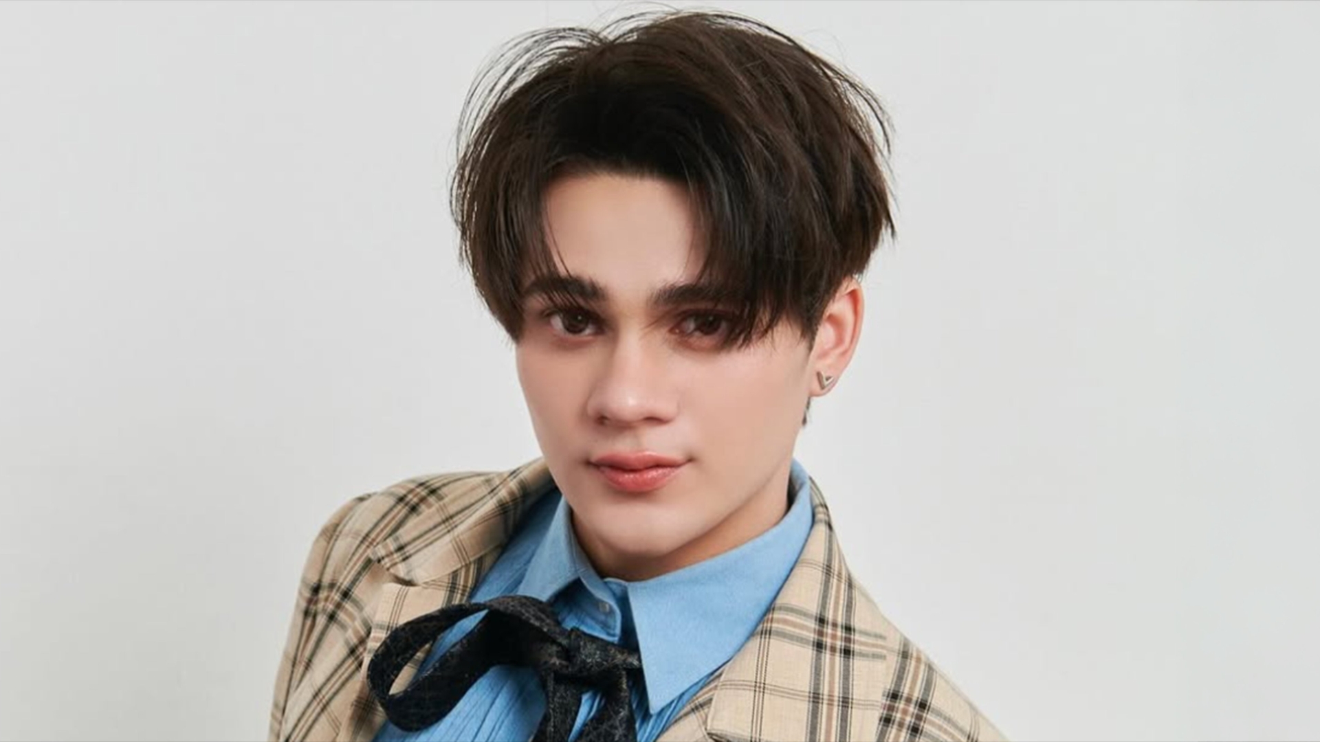 James Hayward Prescott khắc họa người con trai lý trí, dần mở lòng