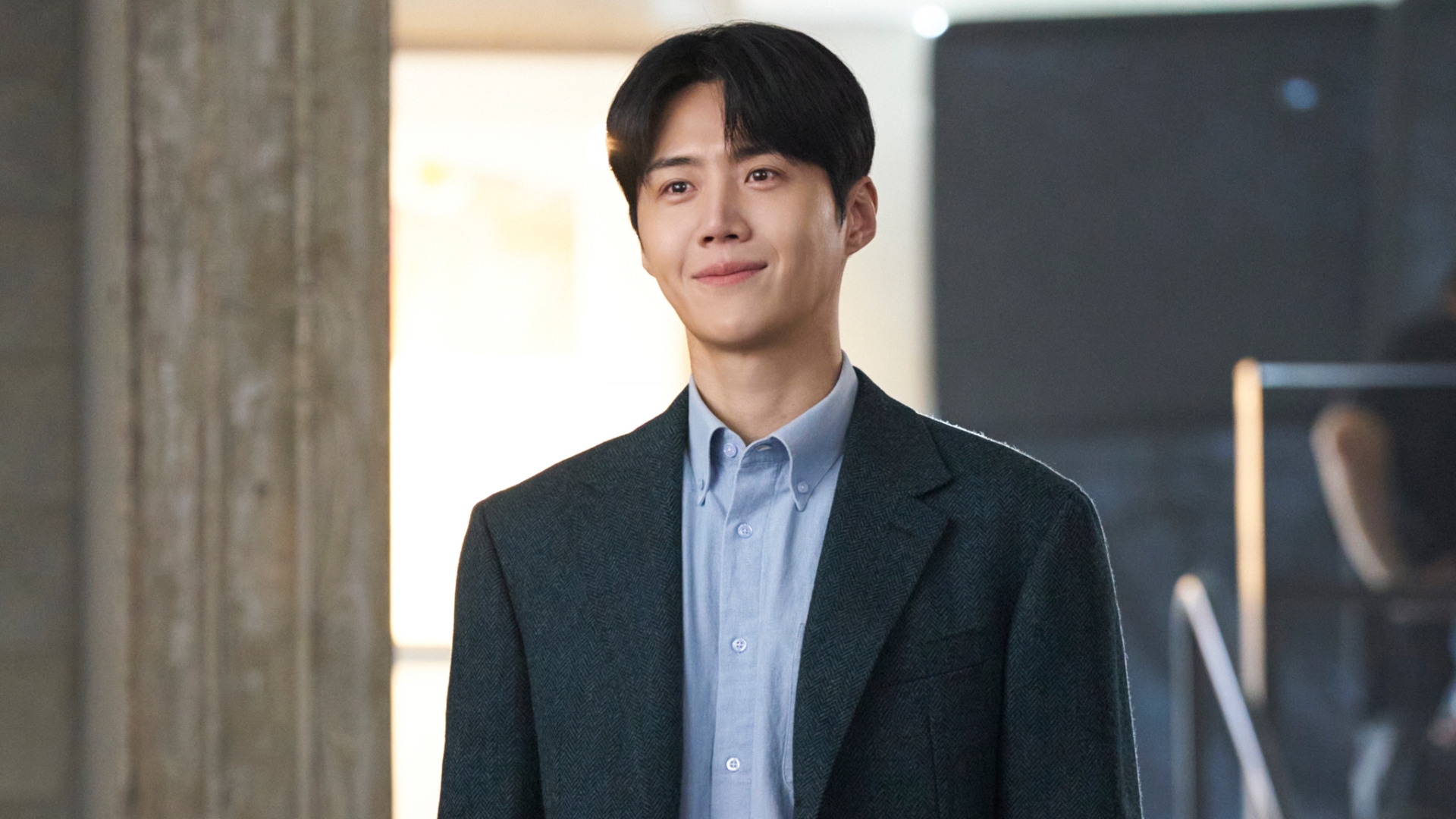 Kim Seon Ho vào vai phiên dịch lý trí, dần rung động vì tình yêu