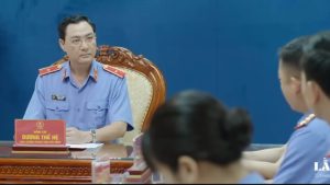 Ban chuyên án họp khẩn để bàn phương án đối phó khi các nghi phạm ngoan cố che giấu kẻ chủ mưu.