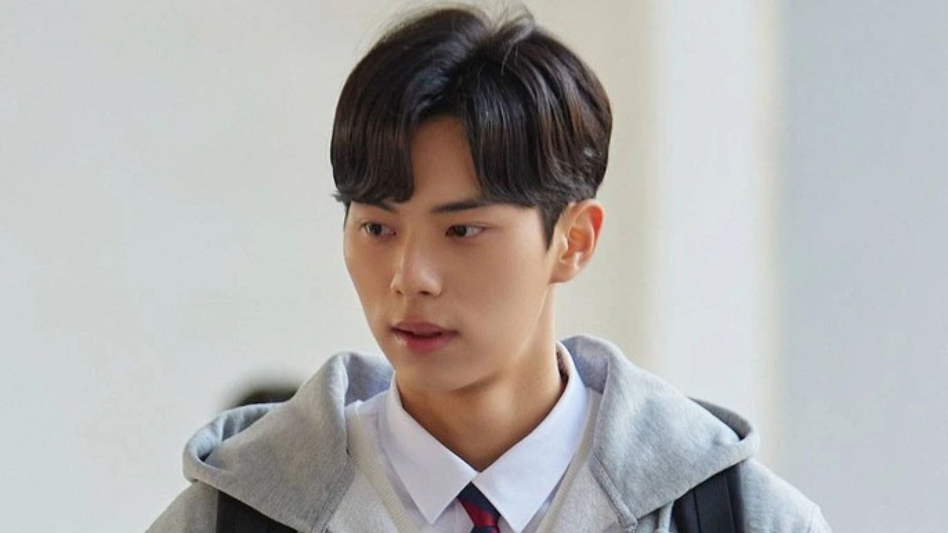 Lee Chae-min đã trở mình với vai diễn đổi đời trong “Thứ Bậc”