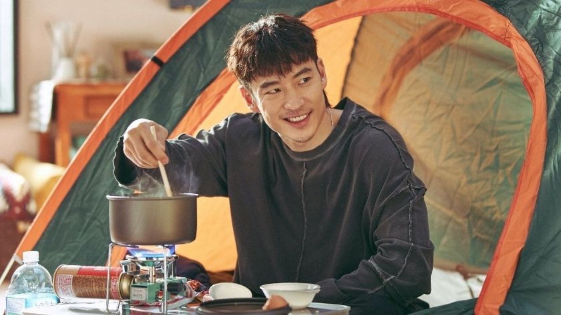 Lee Je Hoon thành công truyền tải quá trình chuyển đổi cảm xúc nặng nề