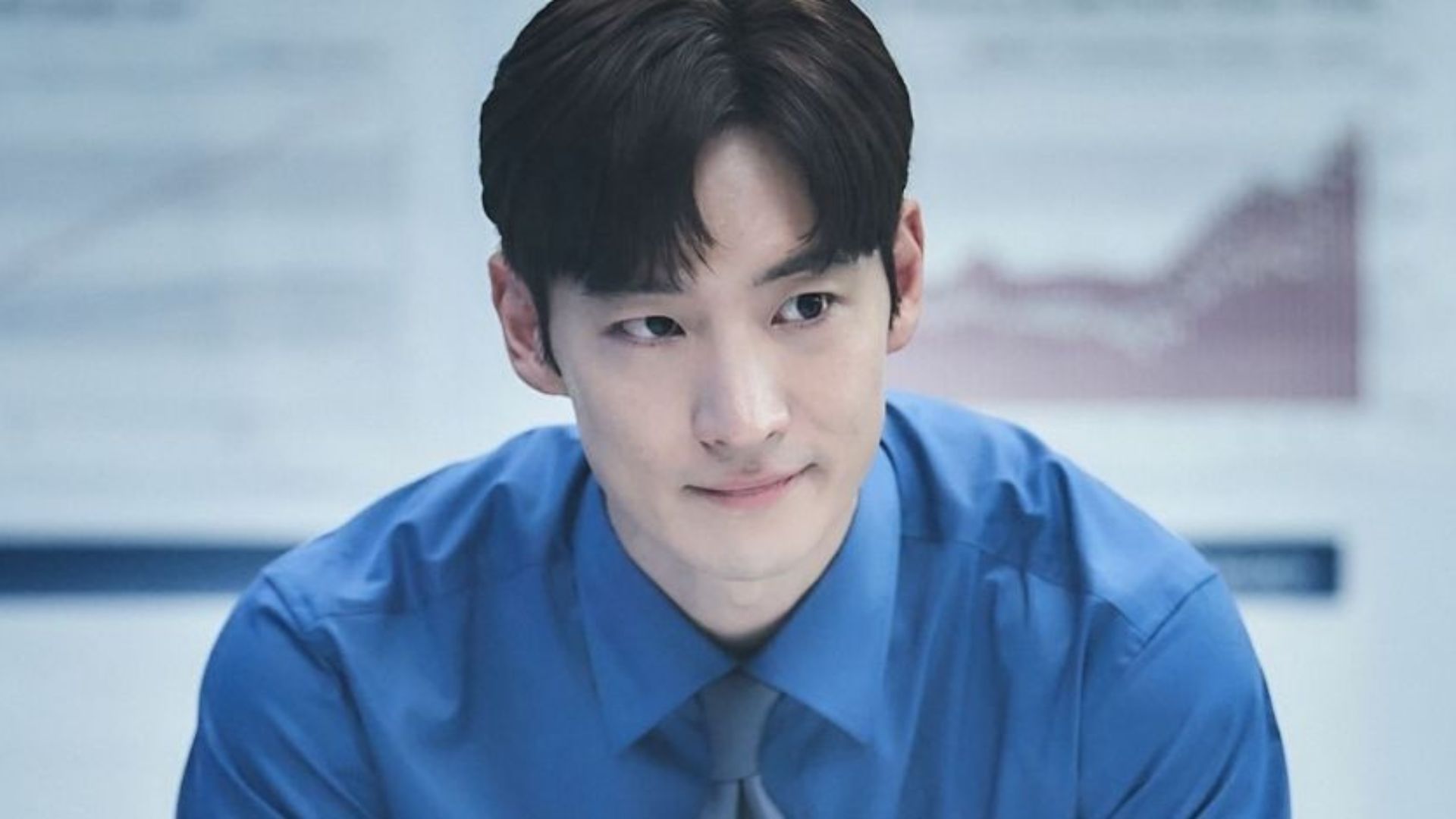 Lee Je Hoon sở hữu chiếc mũi cao và thẳng tắp
