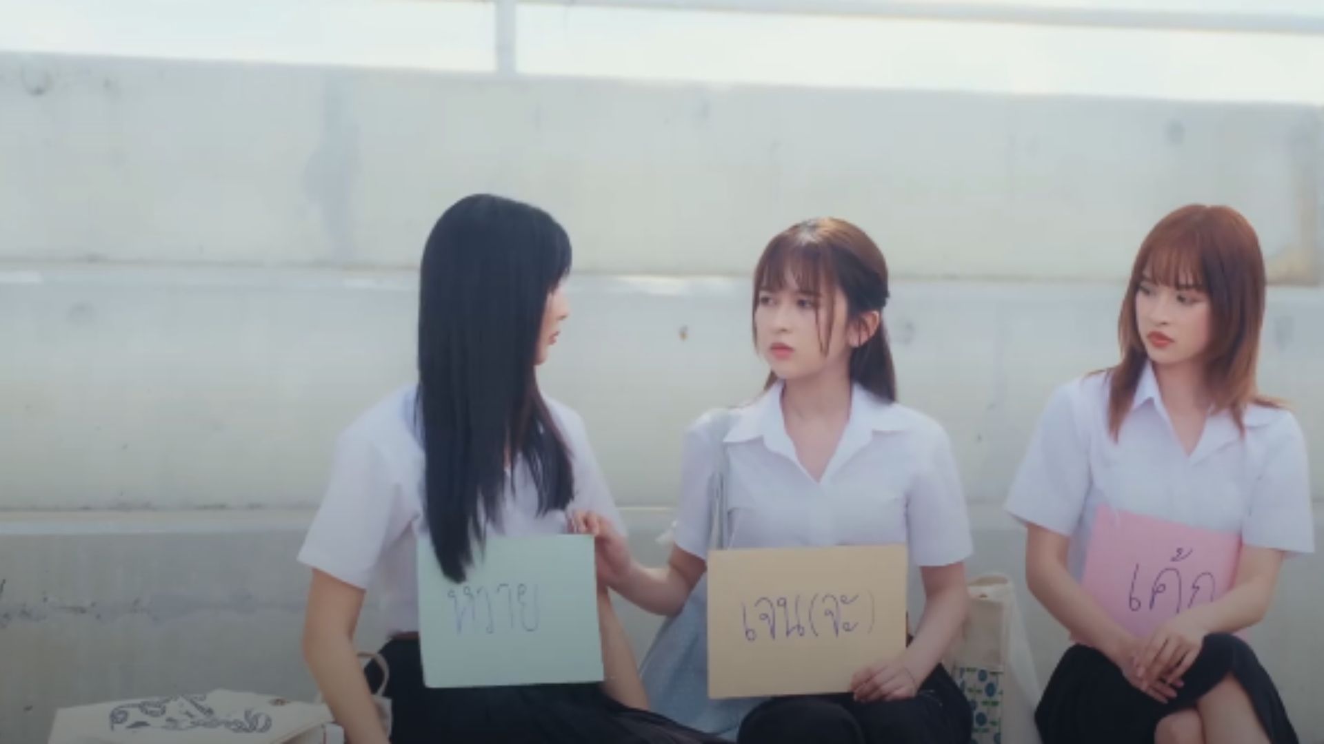 Jane phải hoàn thành một bộ ảnh quảng bá cho khoa dưới sự chỉ đạo trực tiếp của "đàn chị khó tính" Dai