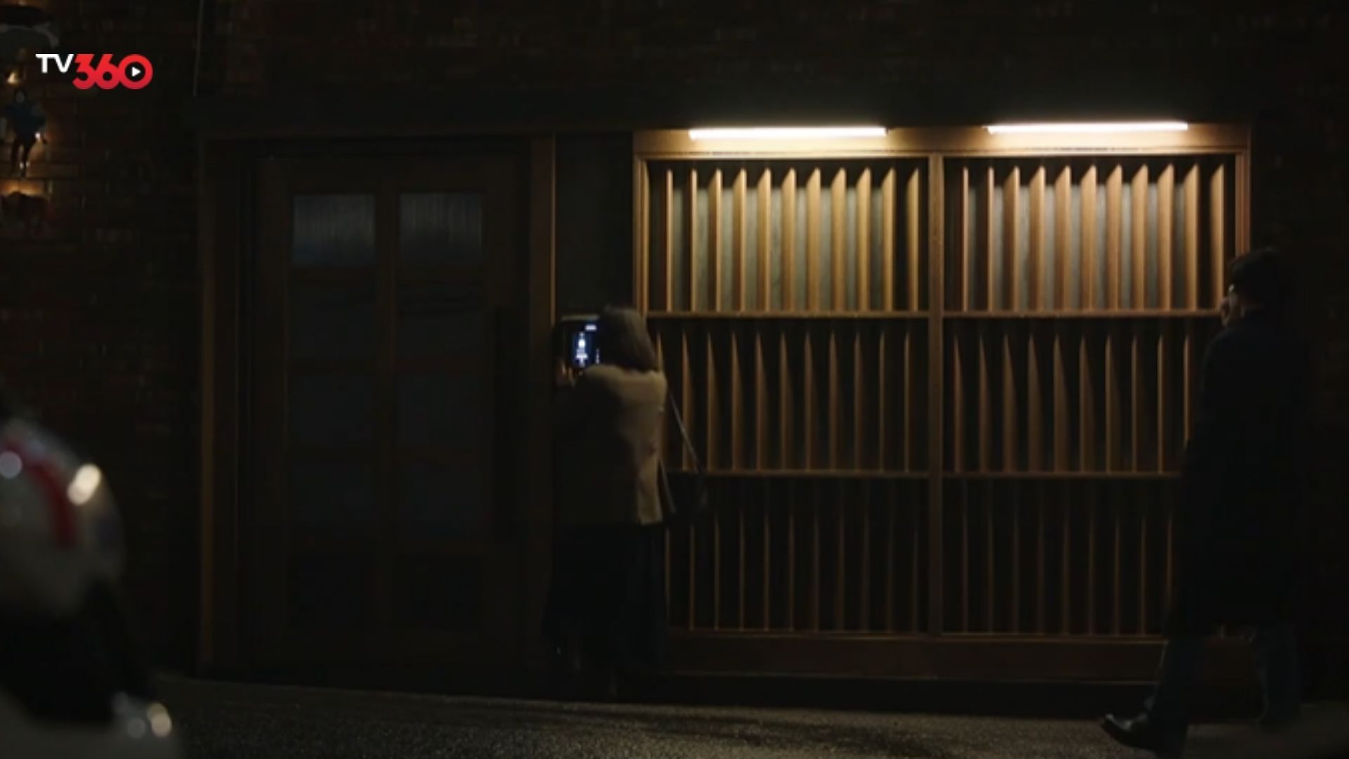 Seo Jun Gyeong rơi vào hoảng loạn khi những mảnh ghép quá khứ đe dọa phá vỡ hạnh phúc hiện tại