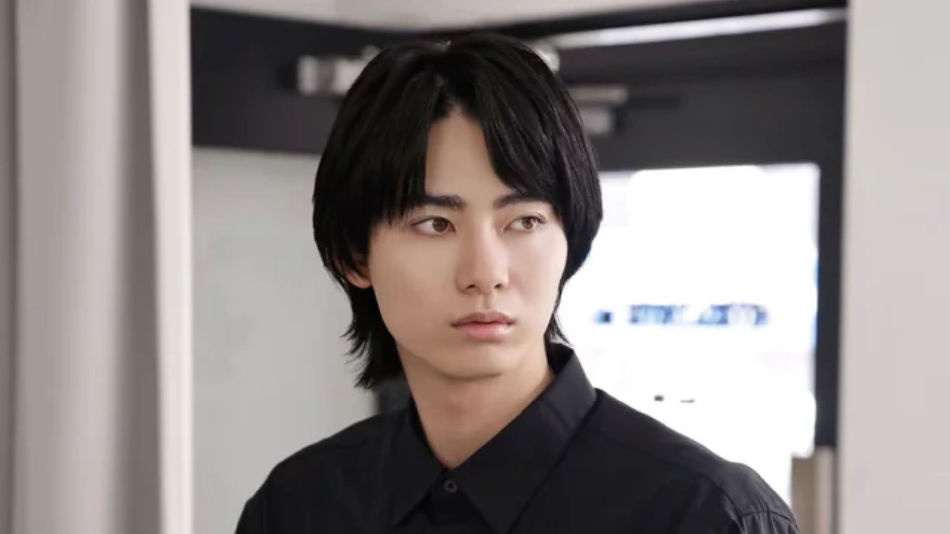 Okuno So mang đến nét vừa nghiêm khắc vừa ngọt ngào trong Cosmetic Playlover S2