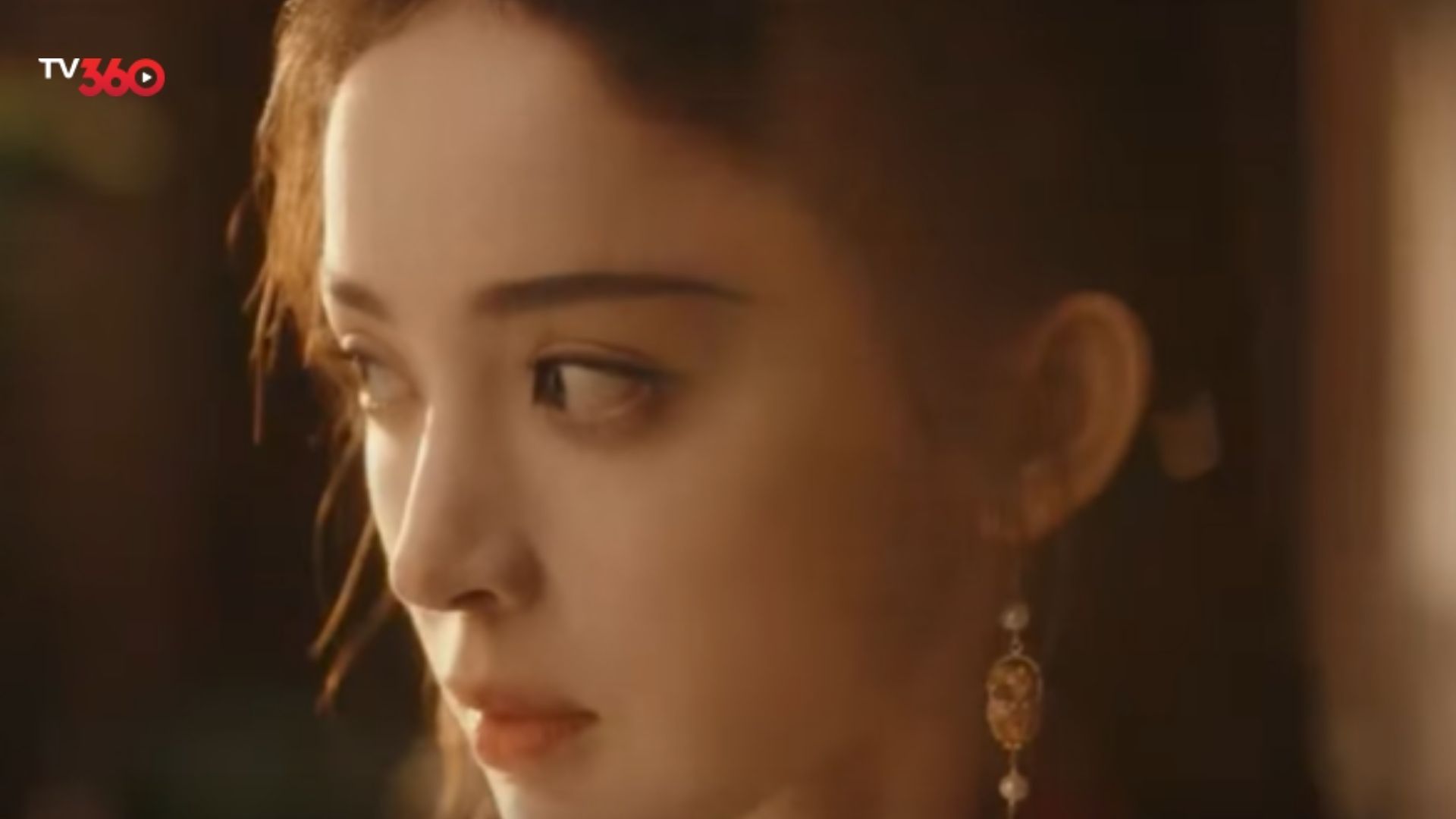 Vinh Thiện Bảo bàng hoàng khi thấy Lục Giang Lai bị thương vì bảo vệ mình