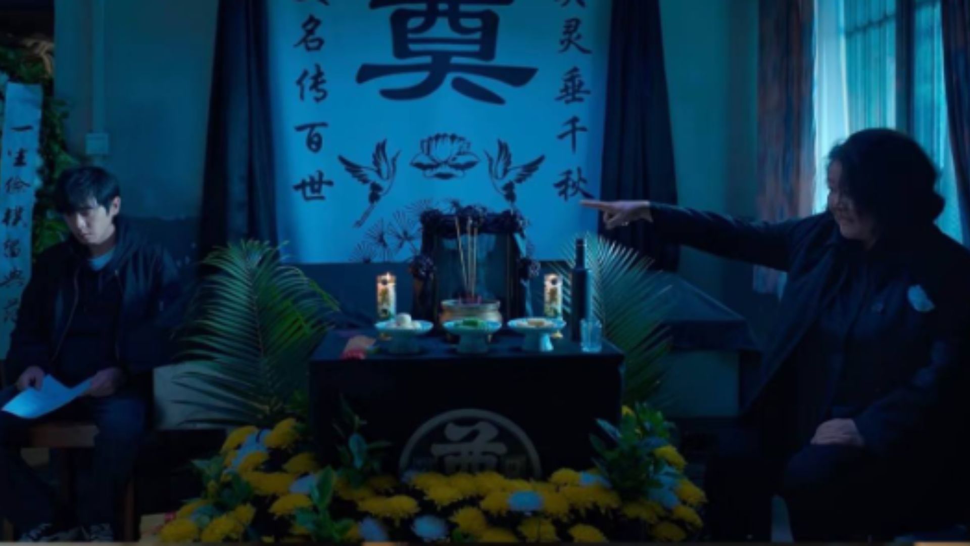 Cao Phong nắm chặt quả cầu vàng - kỷ vật duy nhất của mẹ, ánh mắt đầy toan tính trước cuộc gặp với Ngô Phi Phi