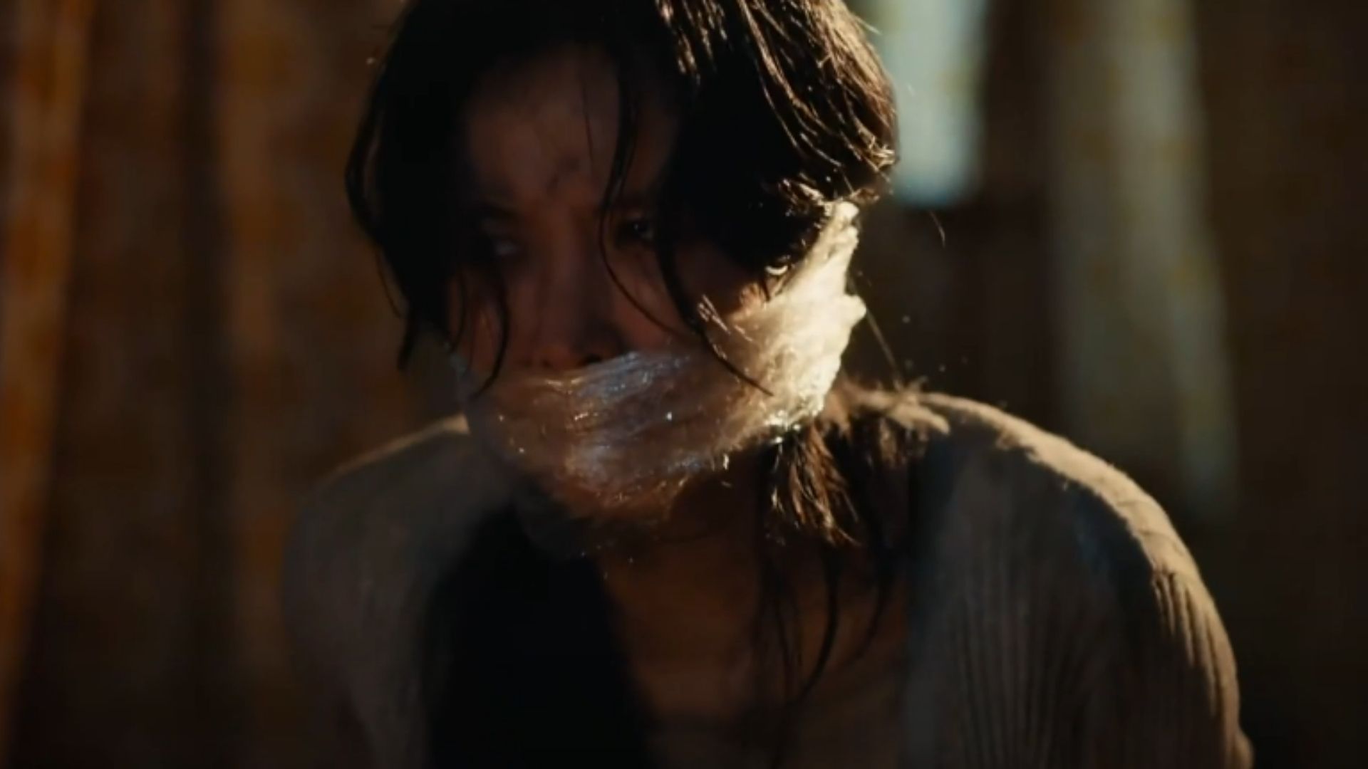 Tề Tư Triết trầm tư trước những trang nhật ký cũ của Du Phi, dần hé mở sự thật kinh hoàng bị che giấu suốt thập kỷ