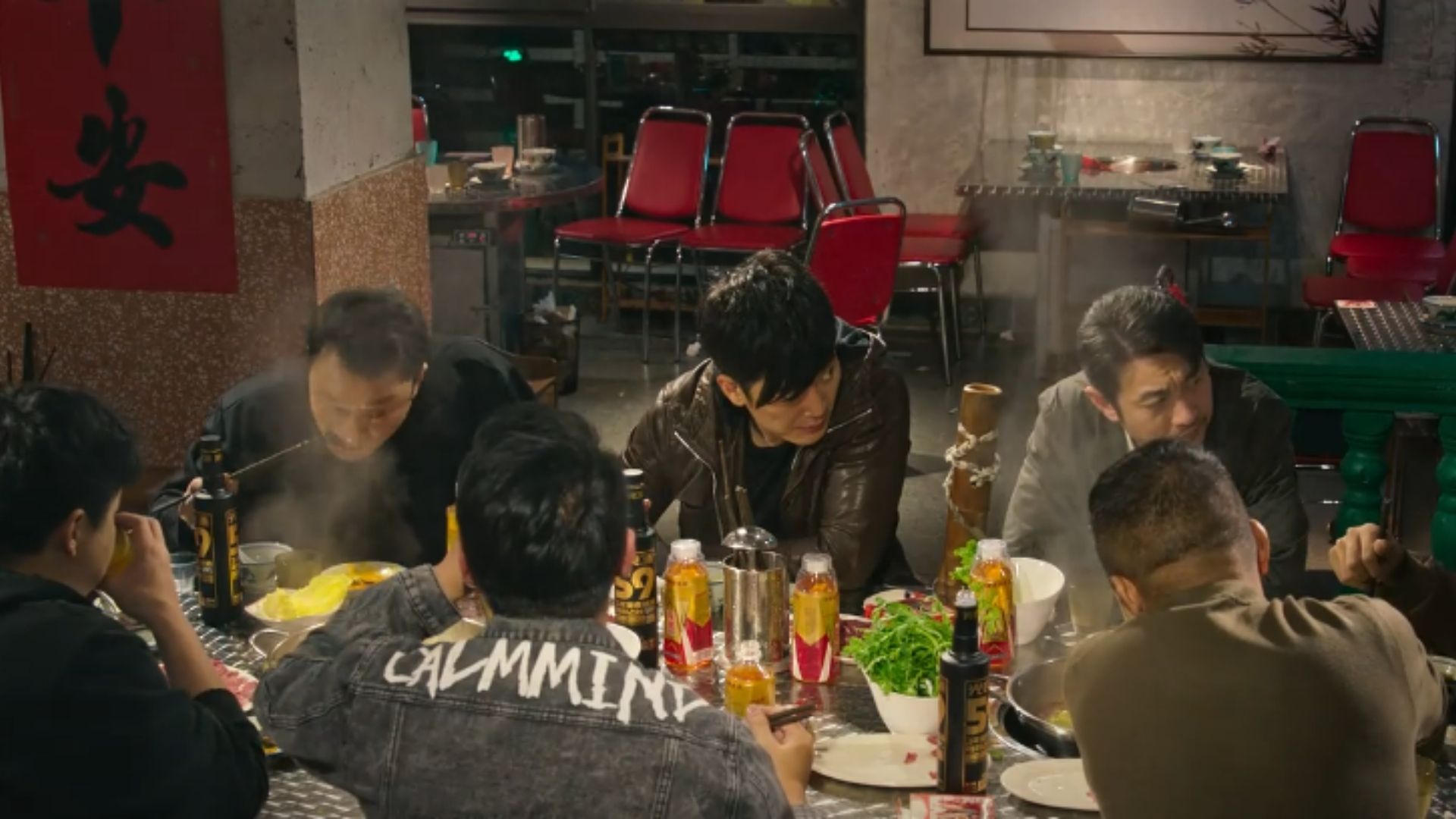 Tần Phong nén đau đớn để rà soát hiện trường, quyết tâm không để Lưu Thiên Dã có cơ hội tẩu thoát